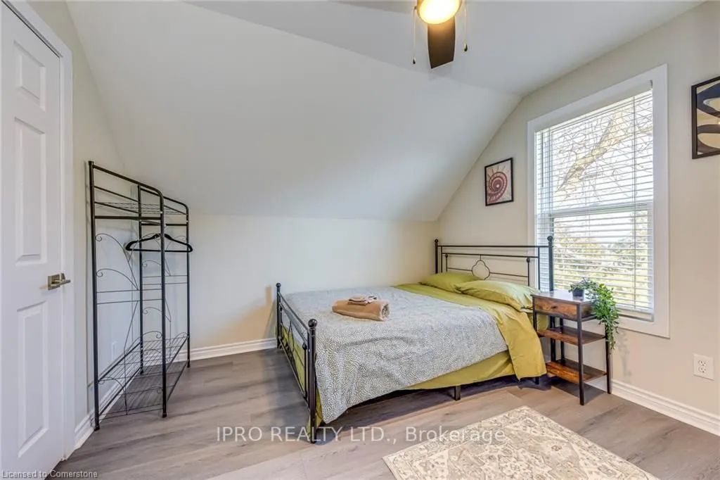 3590 Lakeshore Road