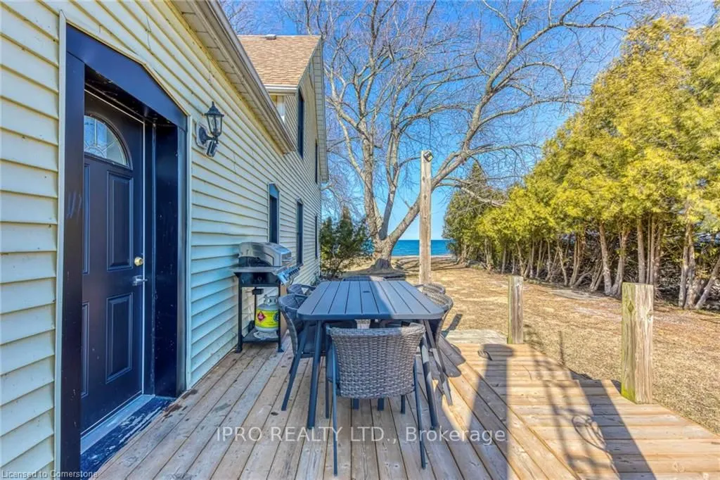 3590 Lakeshore Road