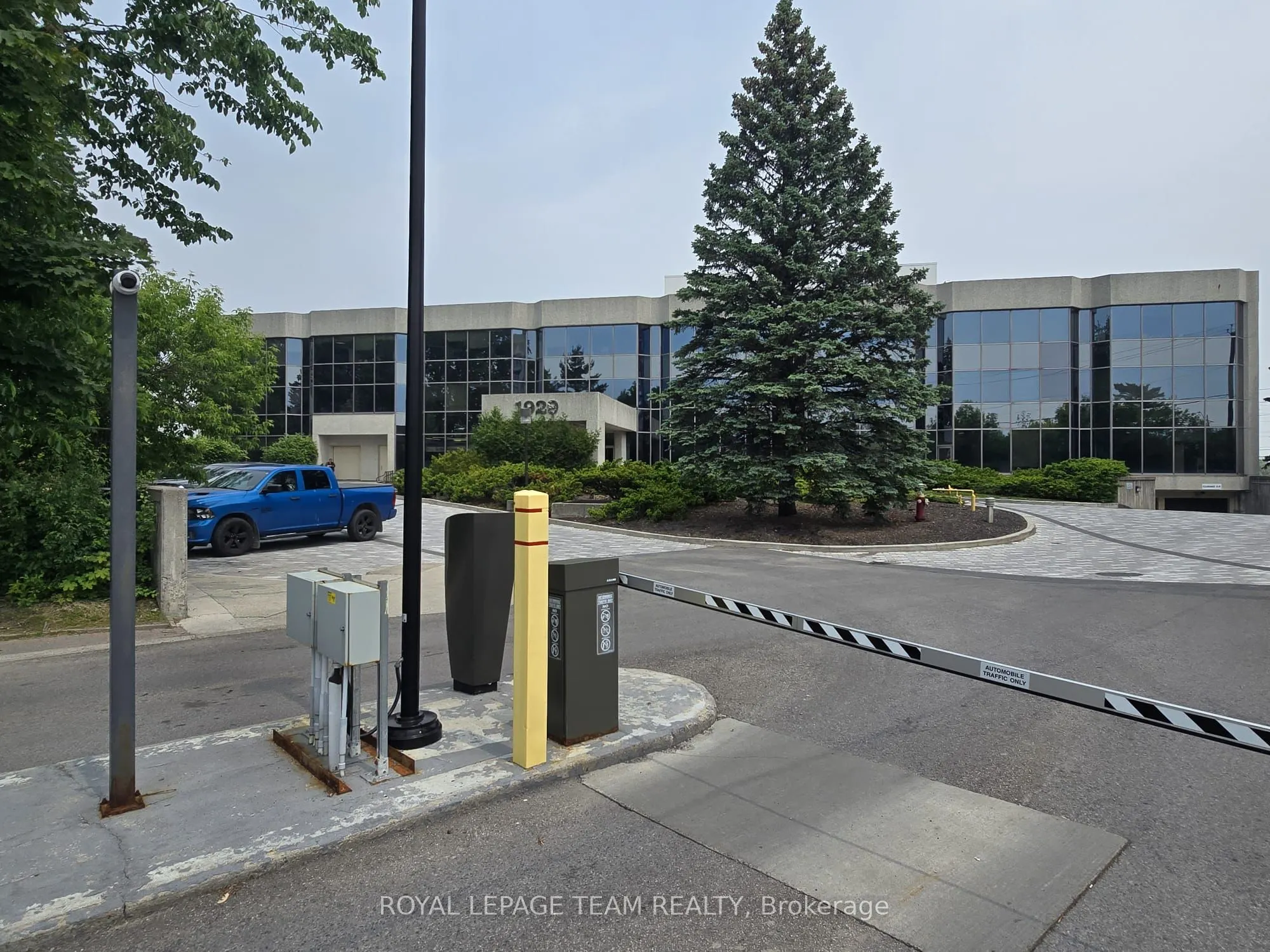 1929 RUSSELL Road, #200