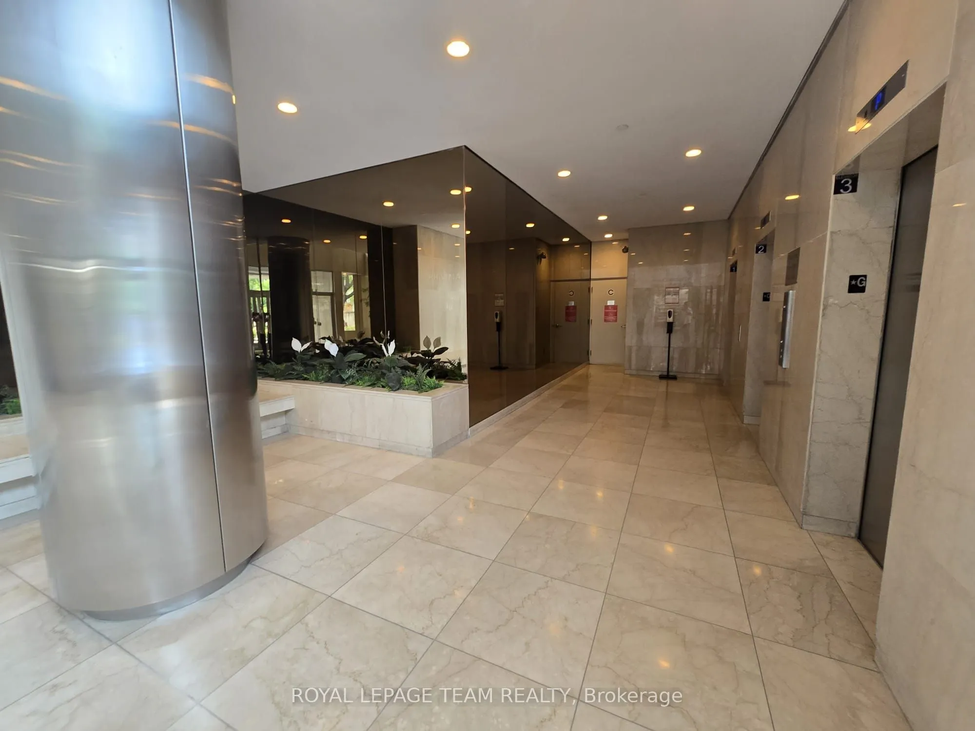 1929 RUSSELL Road, #200