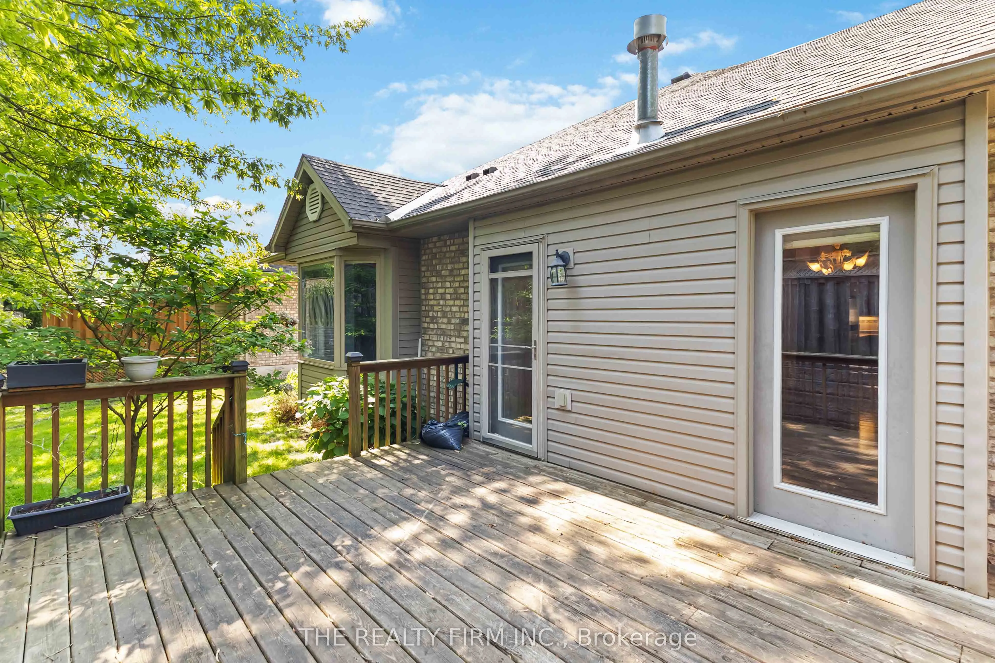665 Commissioners Road W, #7