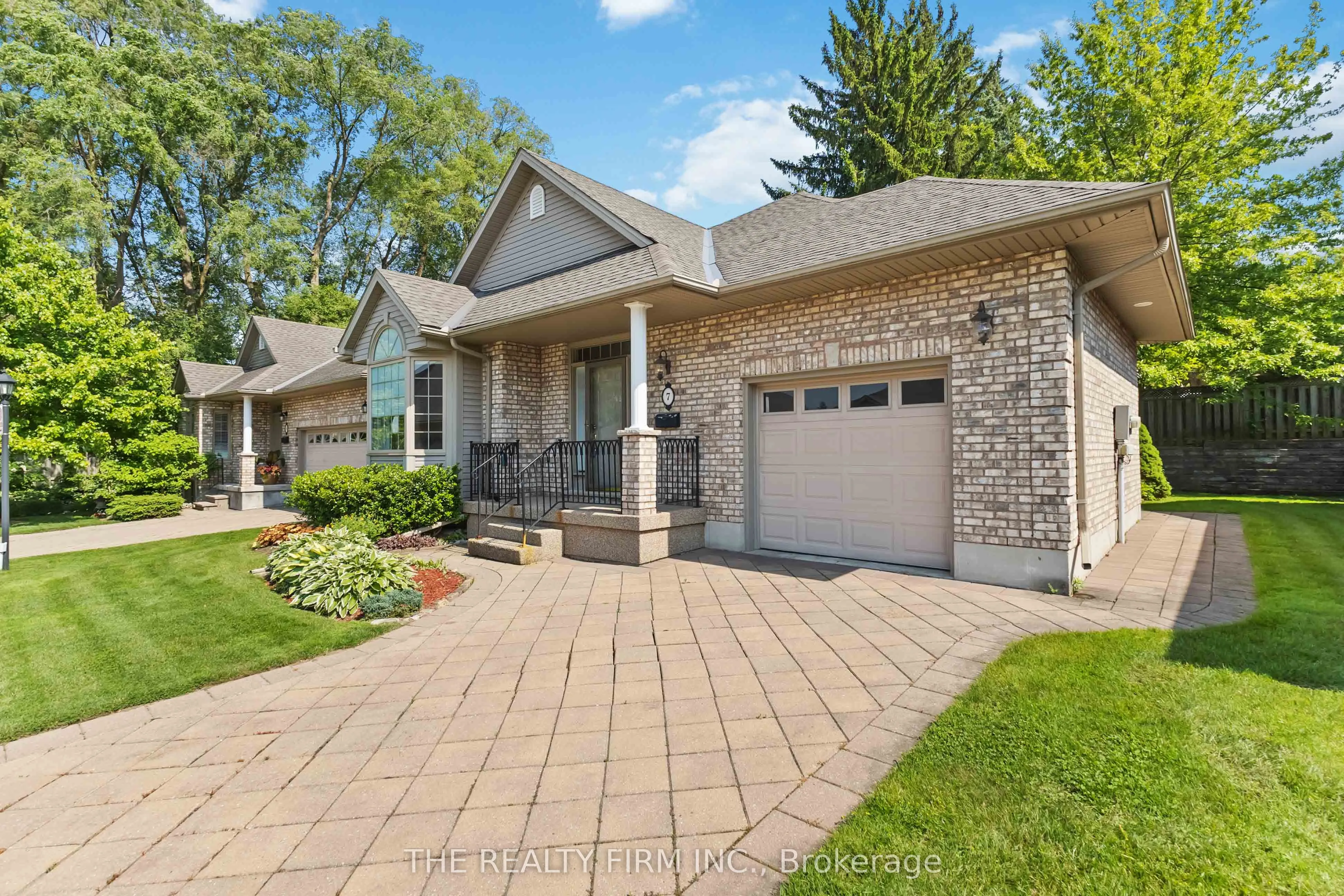 665 Commissioners Road W, #7