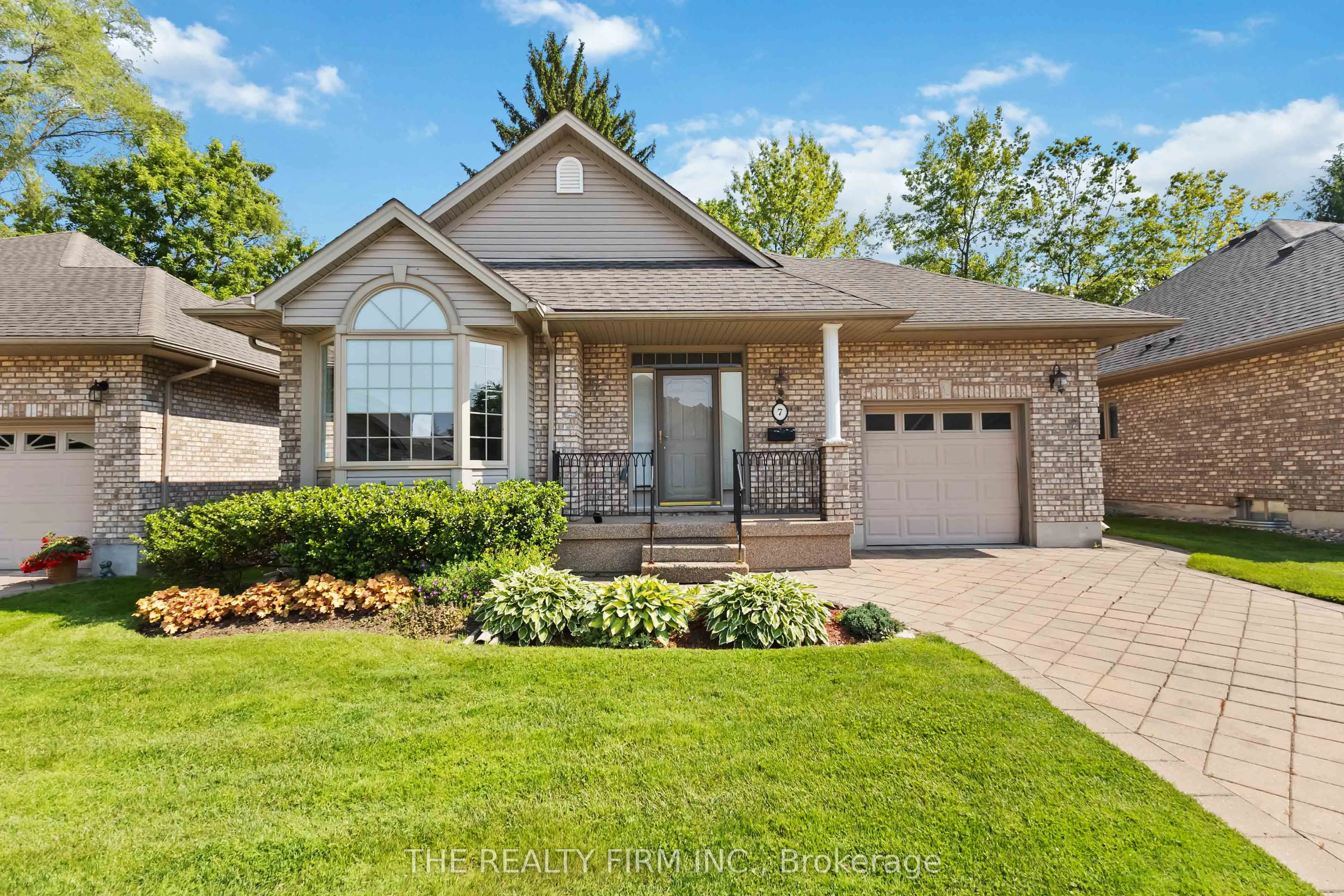 665 Commissioners Road W, #7