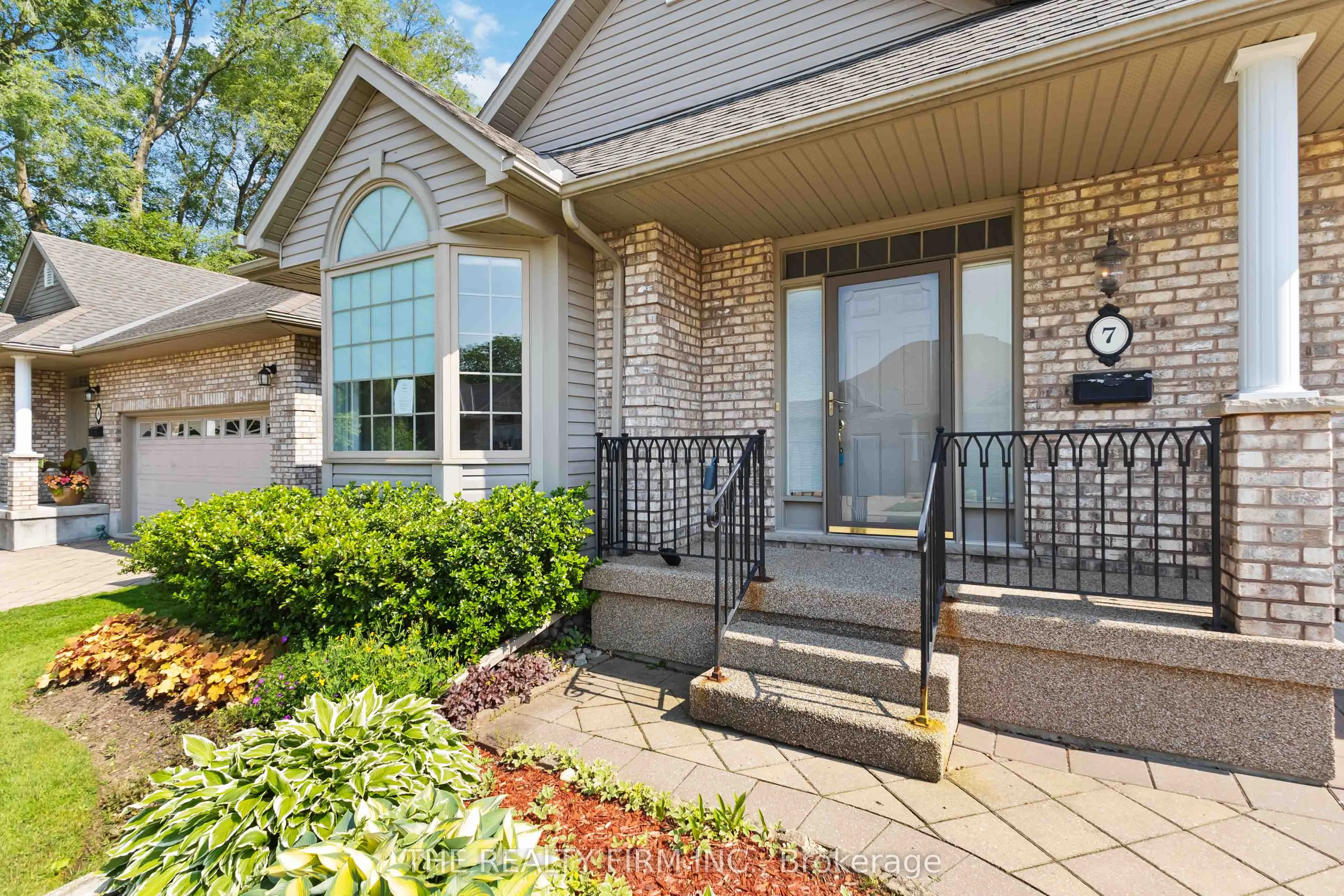 665 Commissioners Road W, #7