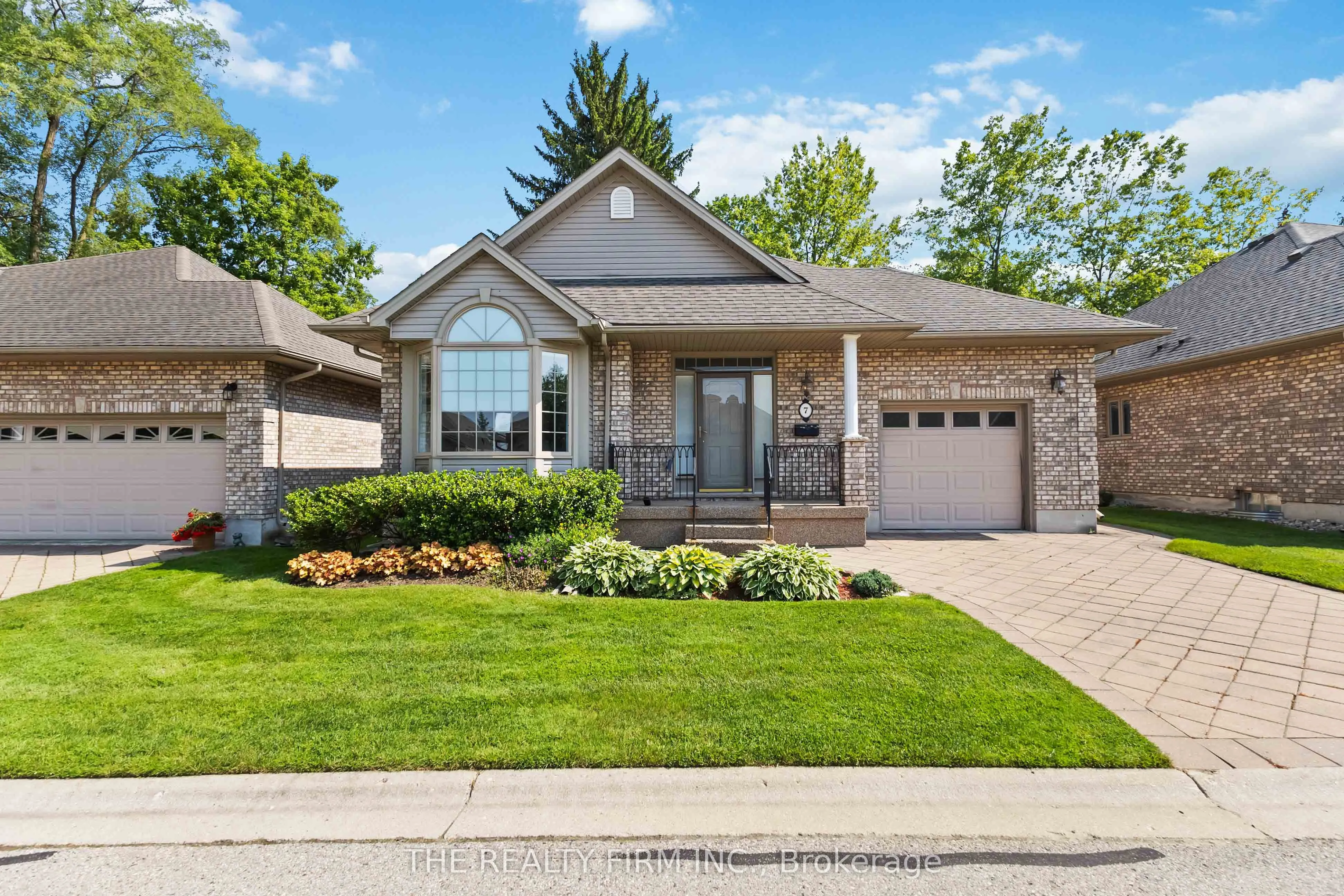 665 Commissioners Road W, #7