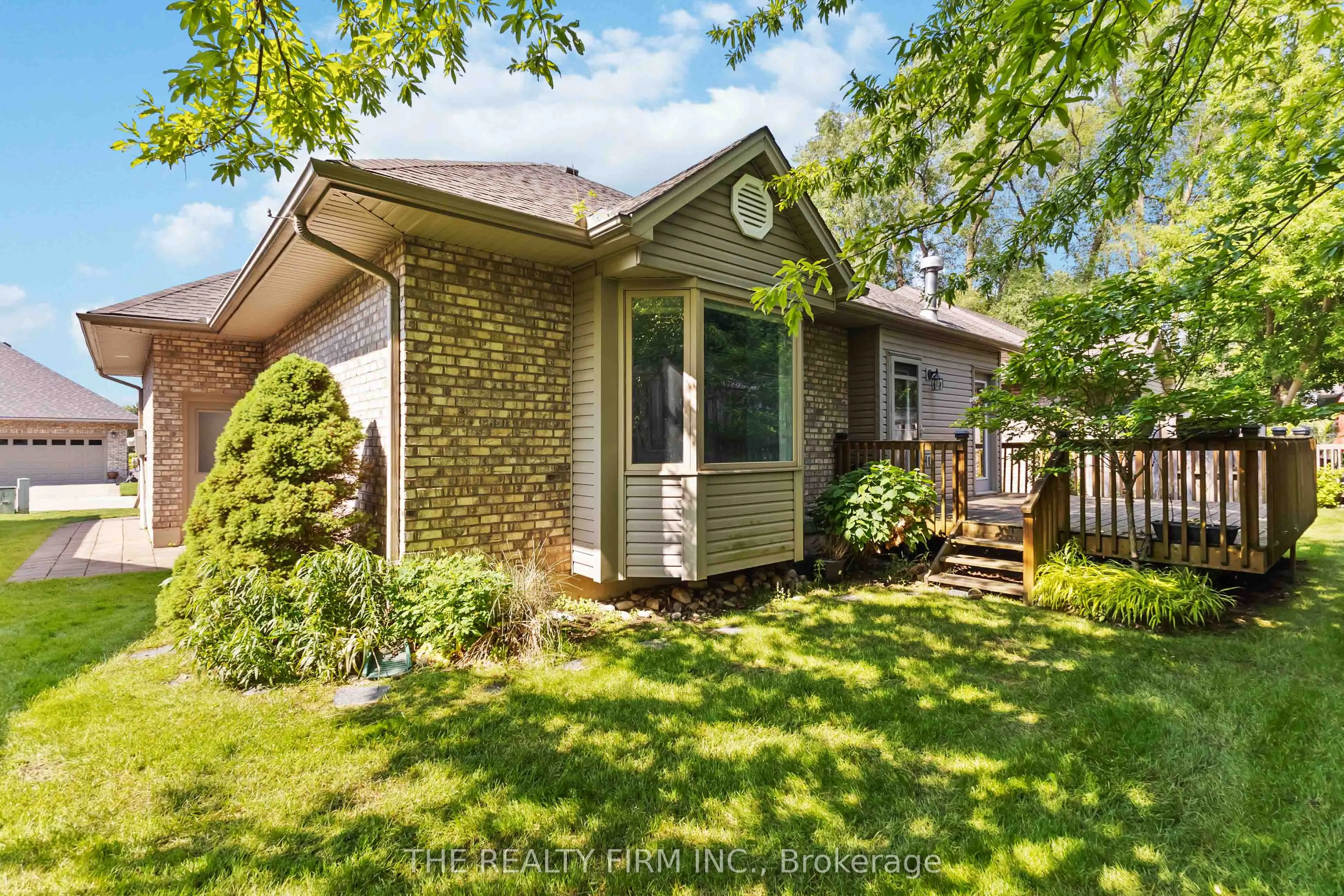 665 Commissioners Road W, #7