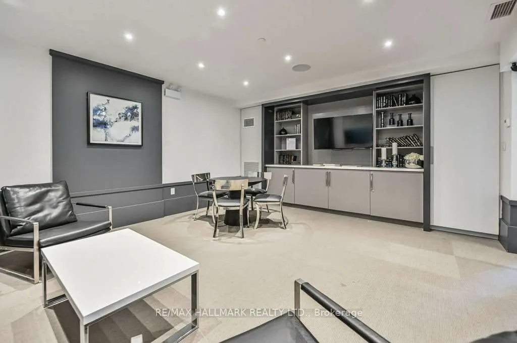 10 Concord Place, #409