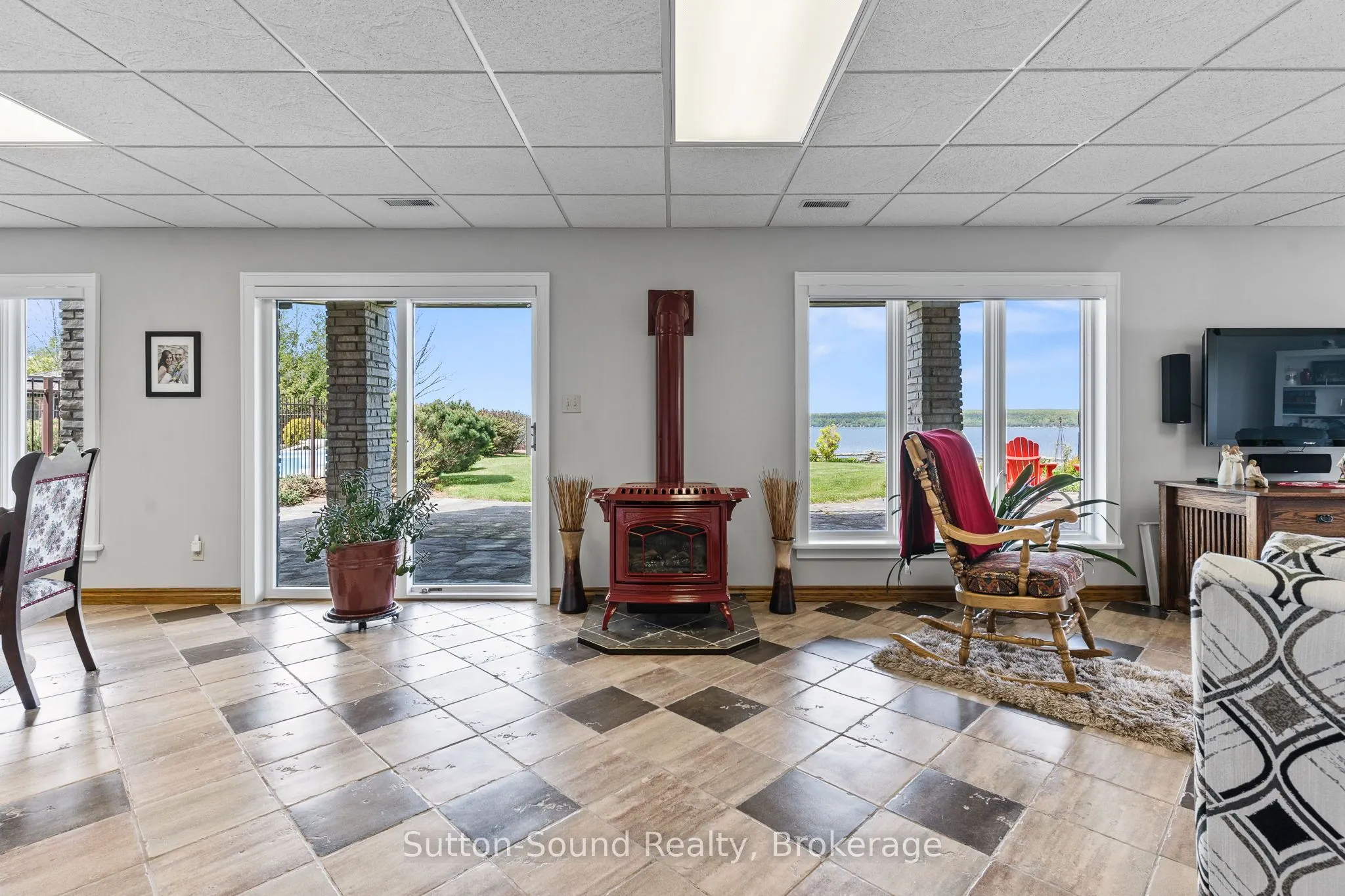 502121 Grey 1 Road