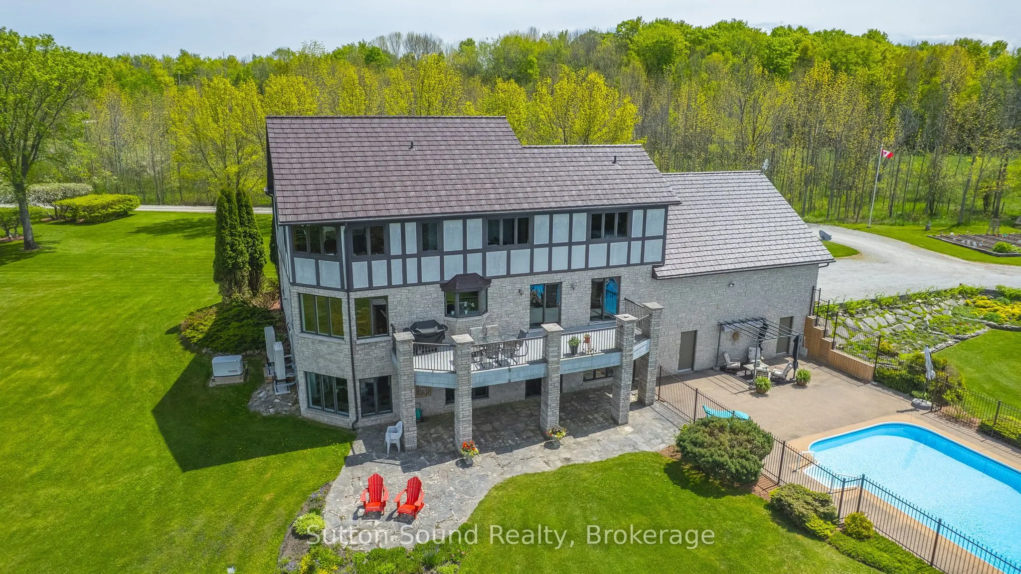 502121 Grey 1 Road