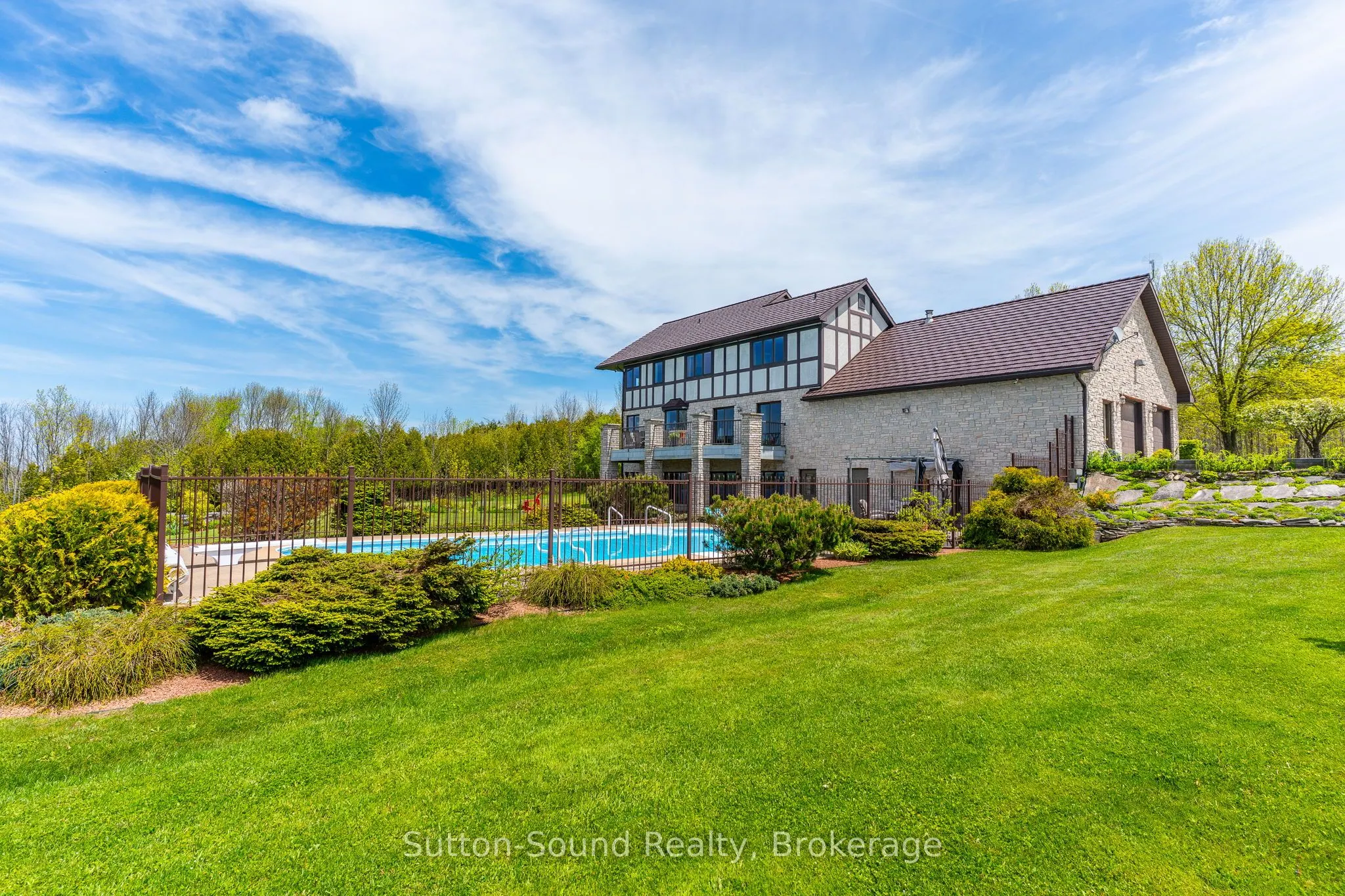 502121 Grey 1 Road