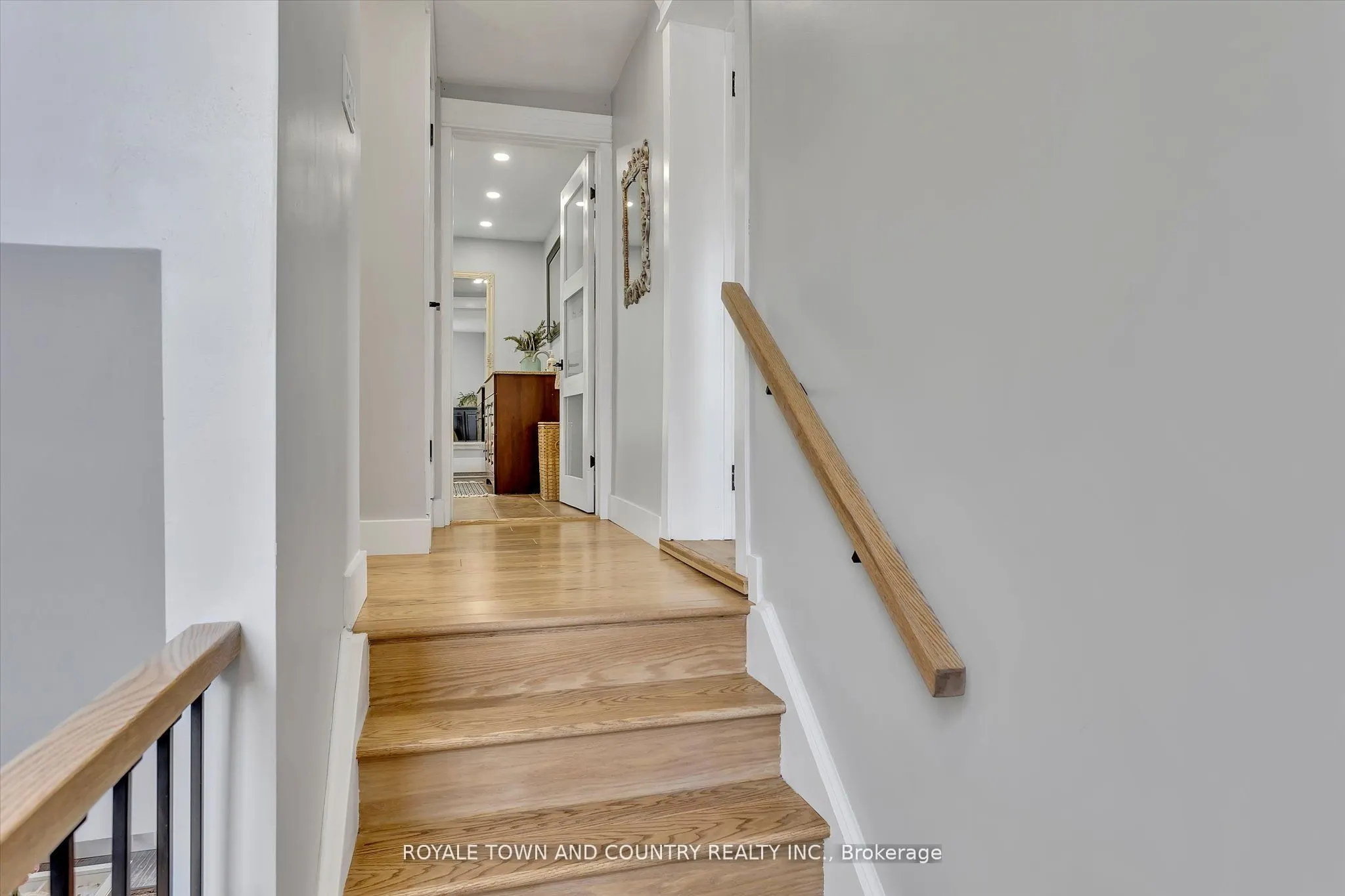 10 Queen Street S