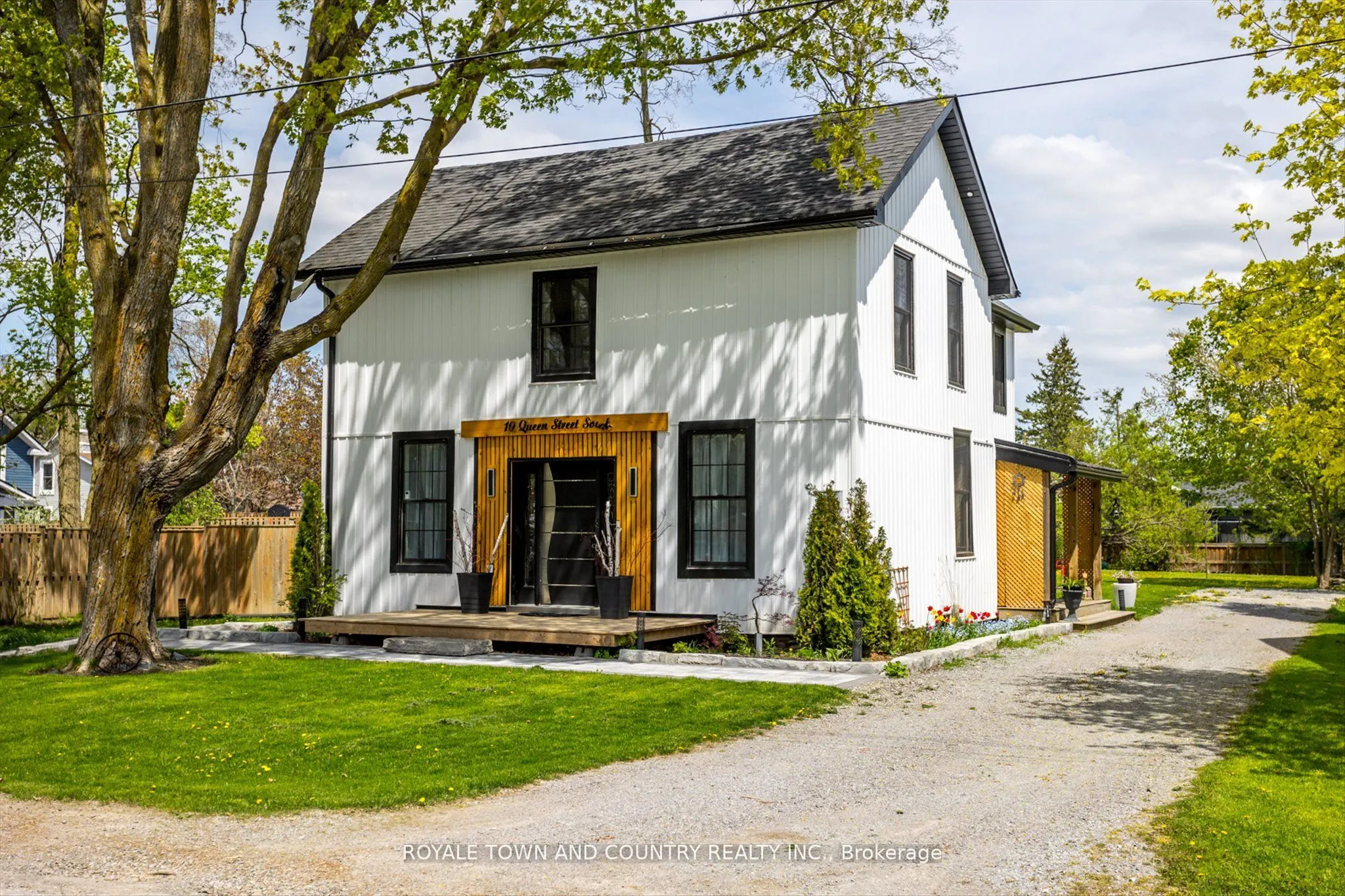 10 Queen Street S