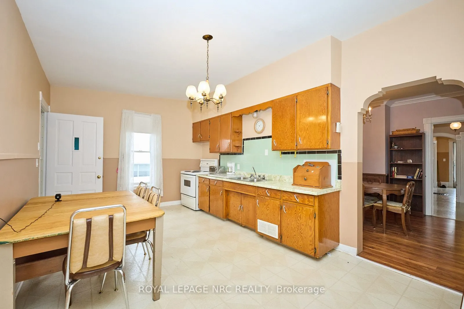 9 Pine Street S