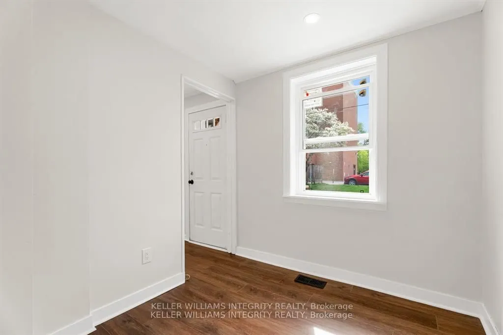 58 Russell Street N