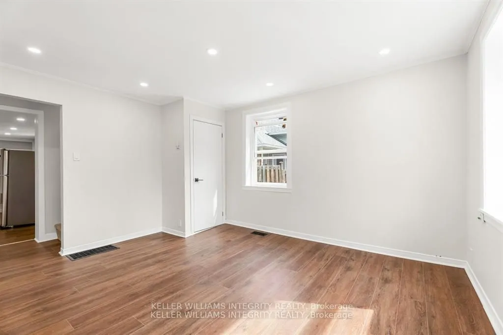 58 Russell Street N