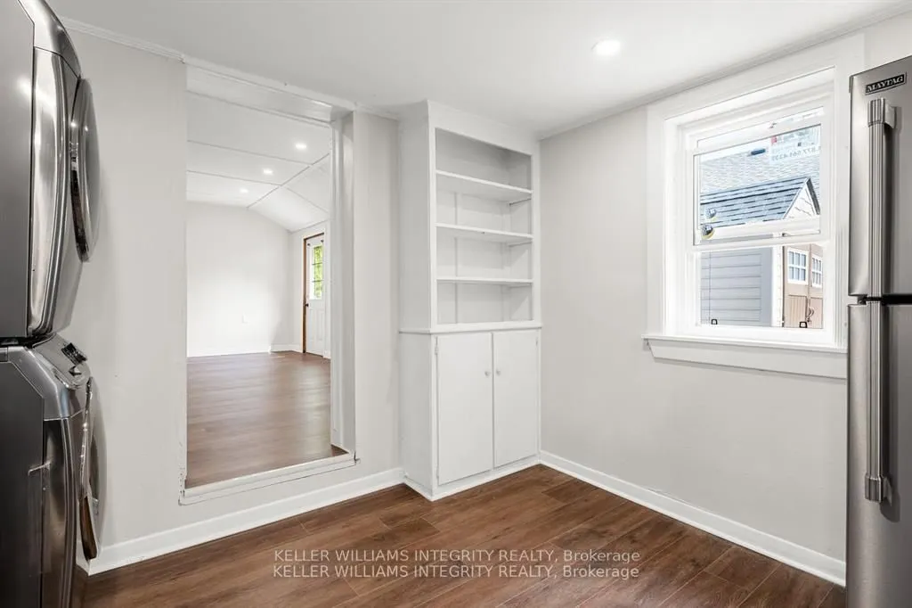 58 Russell Street N