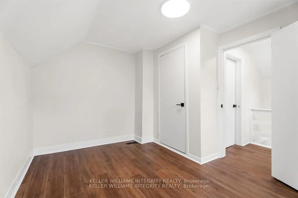 58 Russell Street N