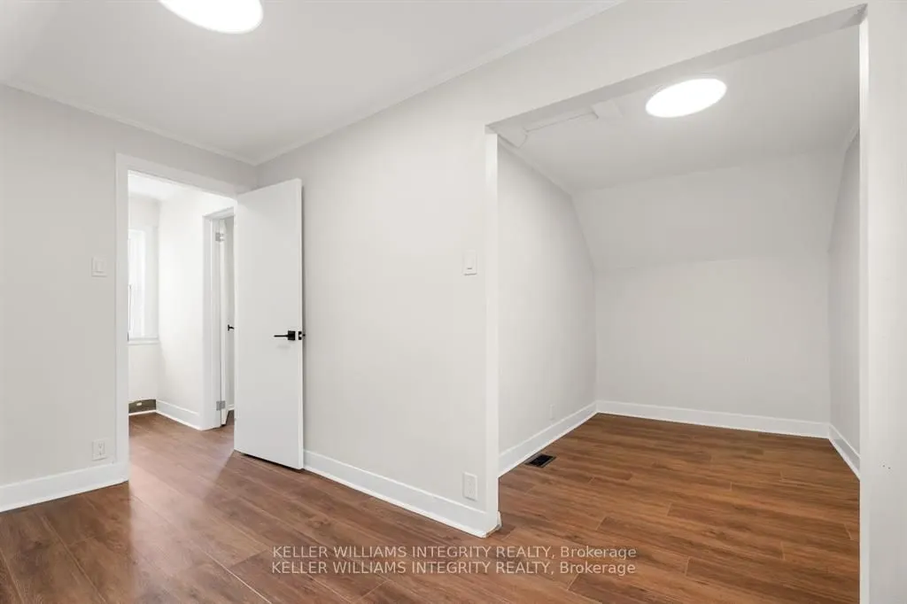 58 Russell Street N