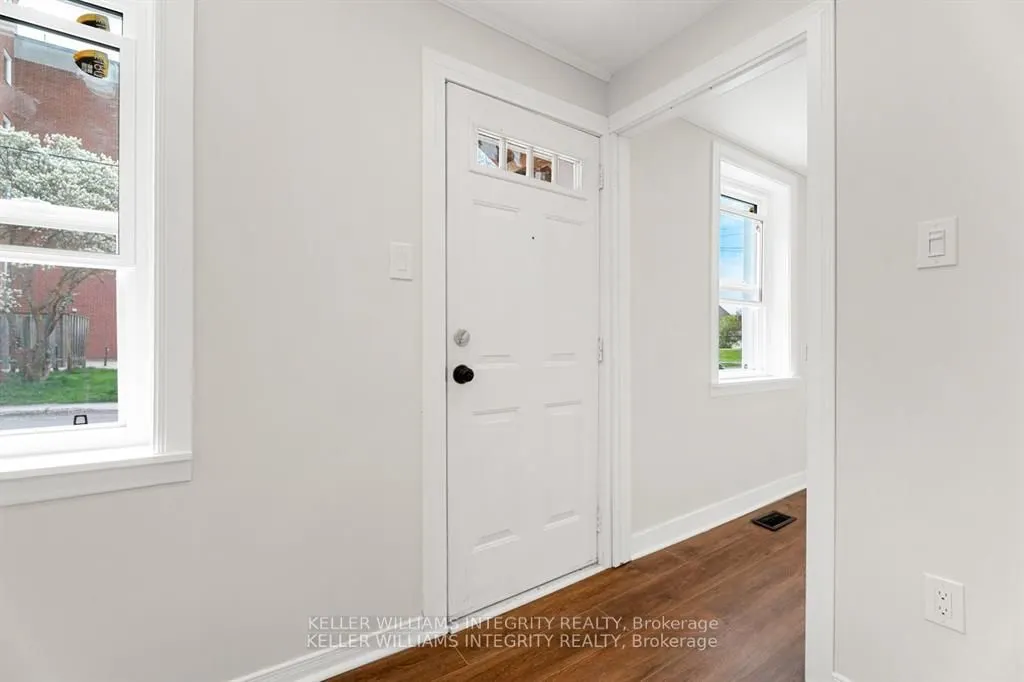 58 Russell Street N