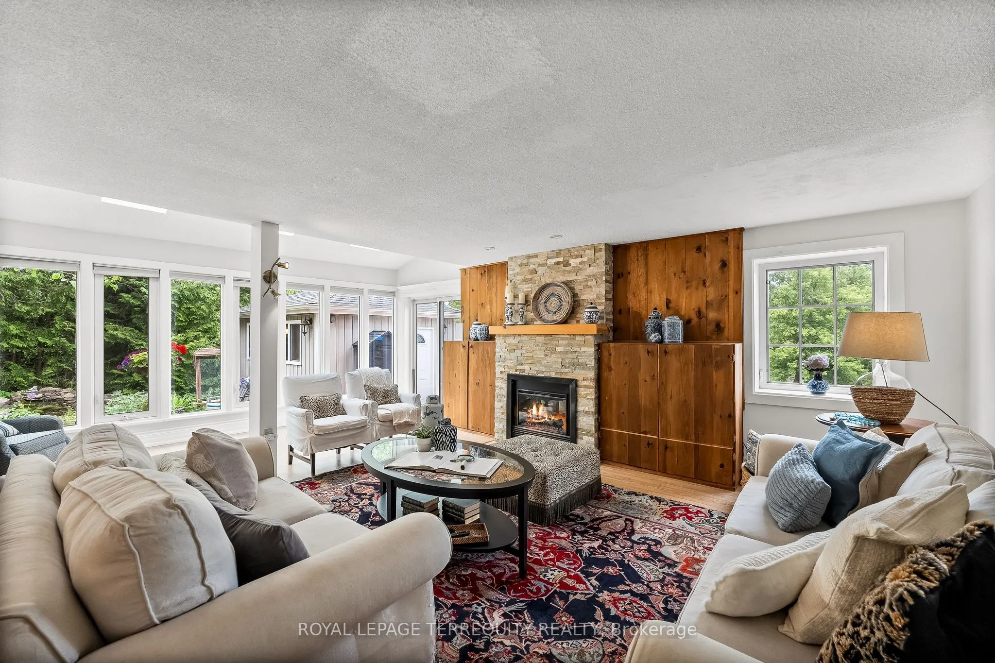21 Concession Street E