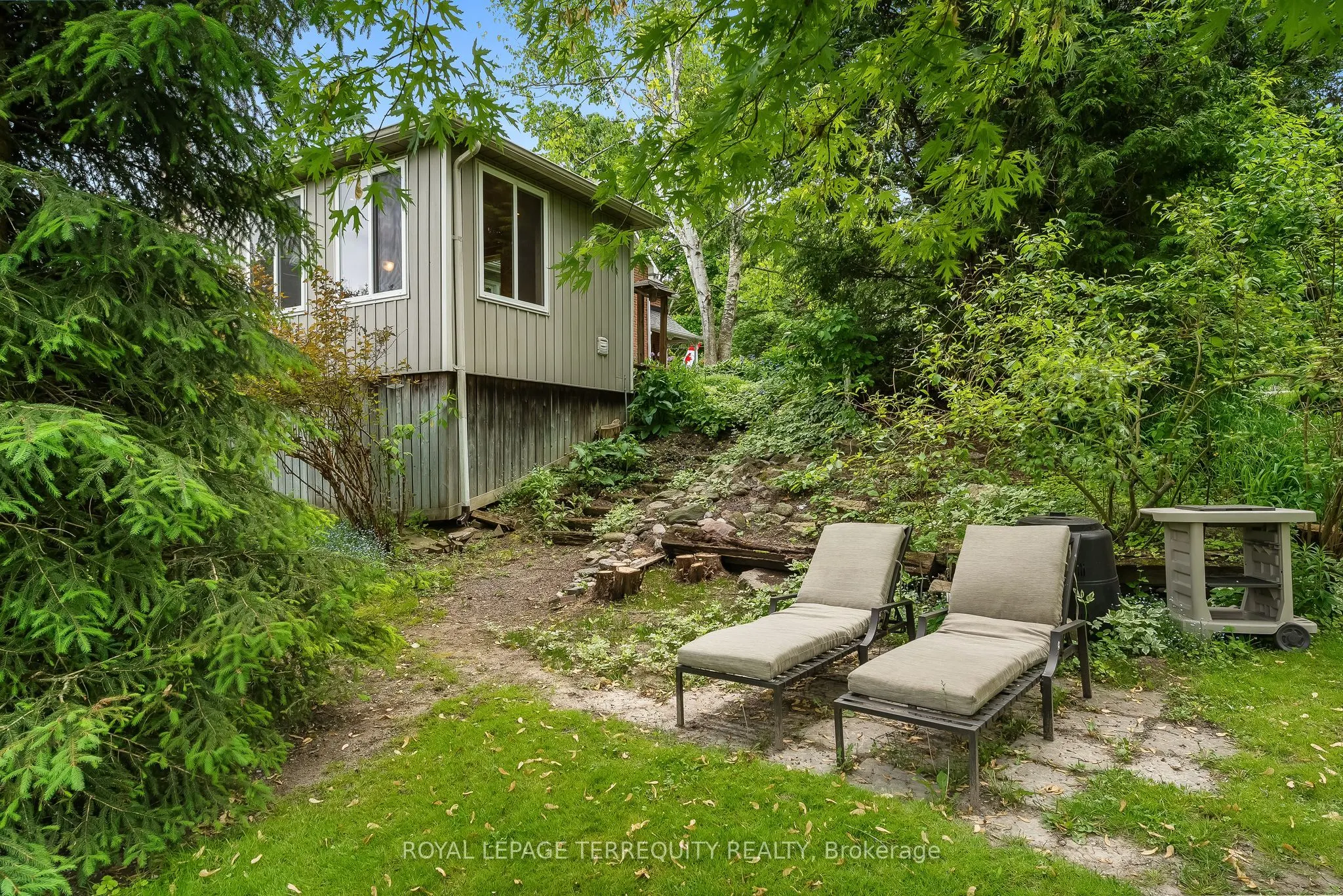 21 Concession Street E