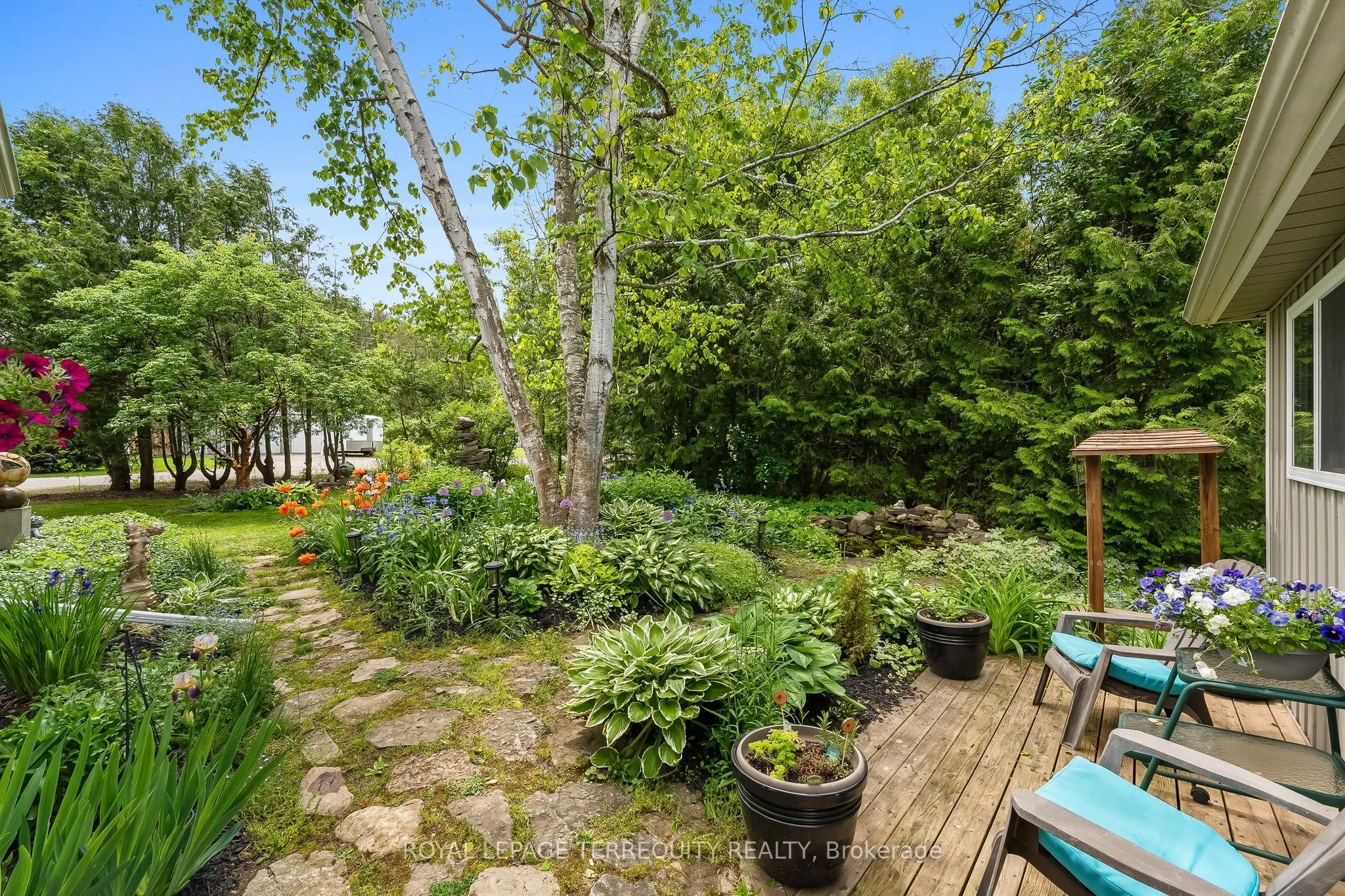 21 Concession Street E