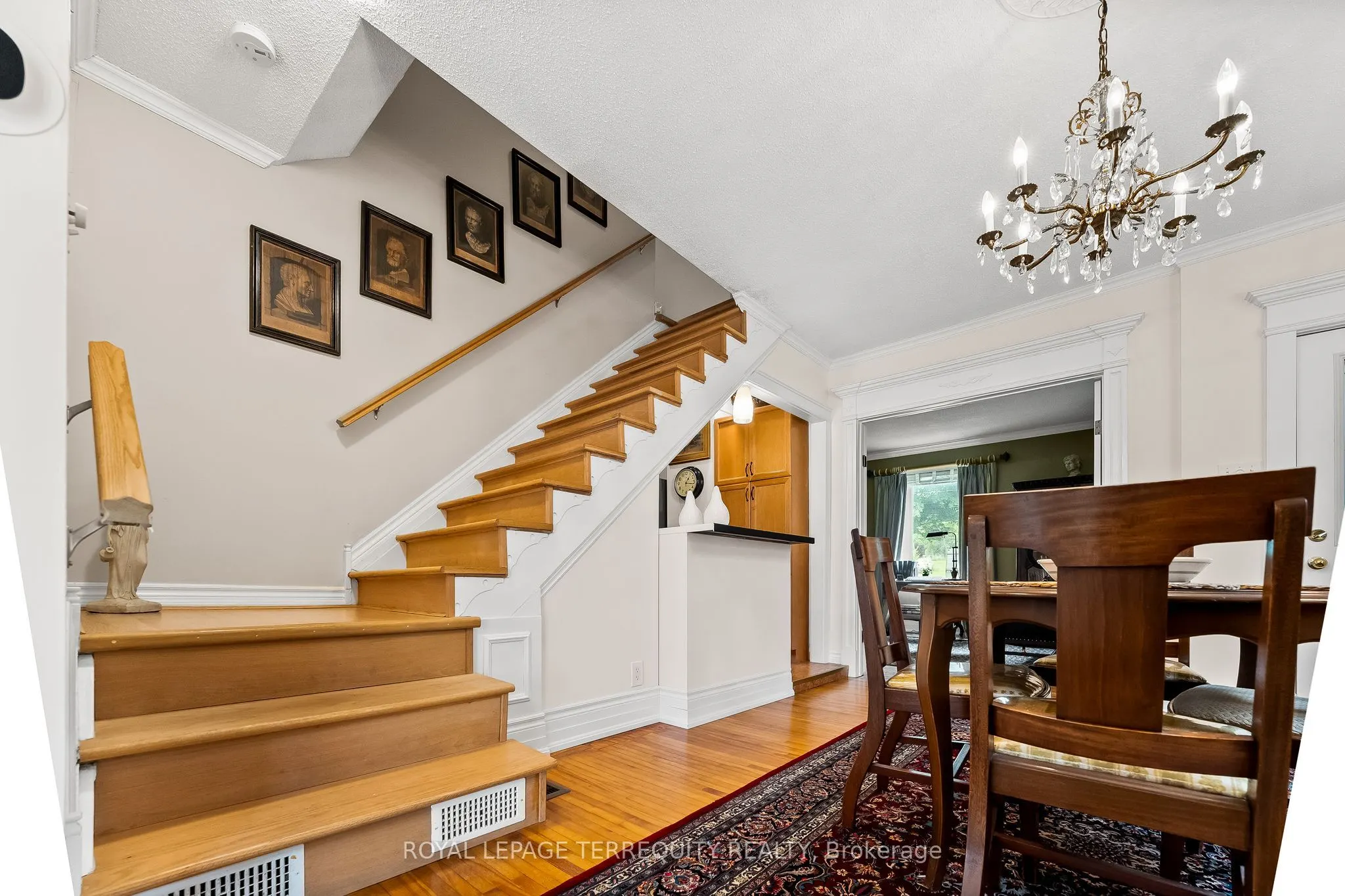 21 Concession Street E