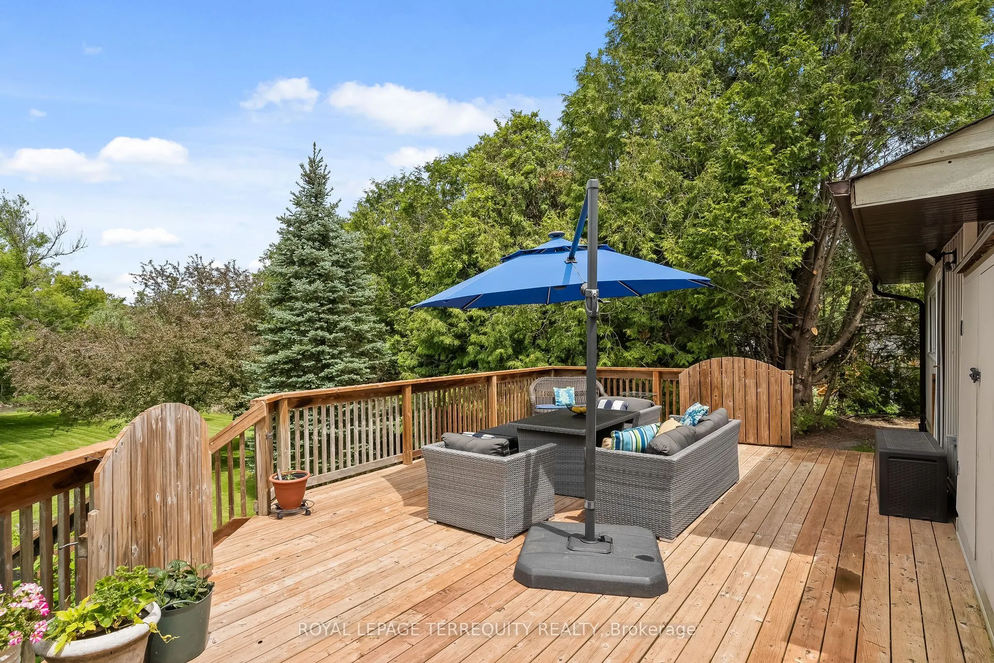21 Concession Street E