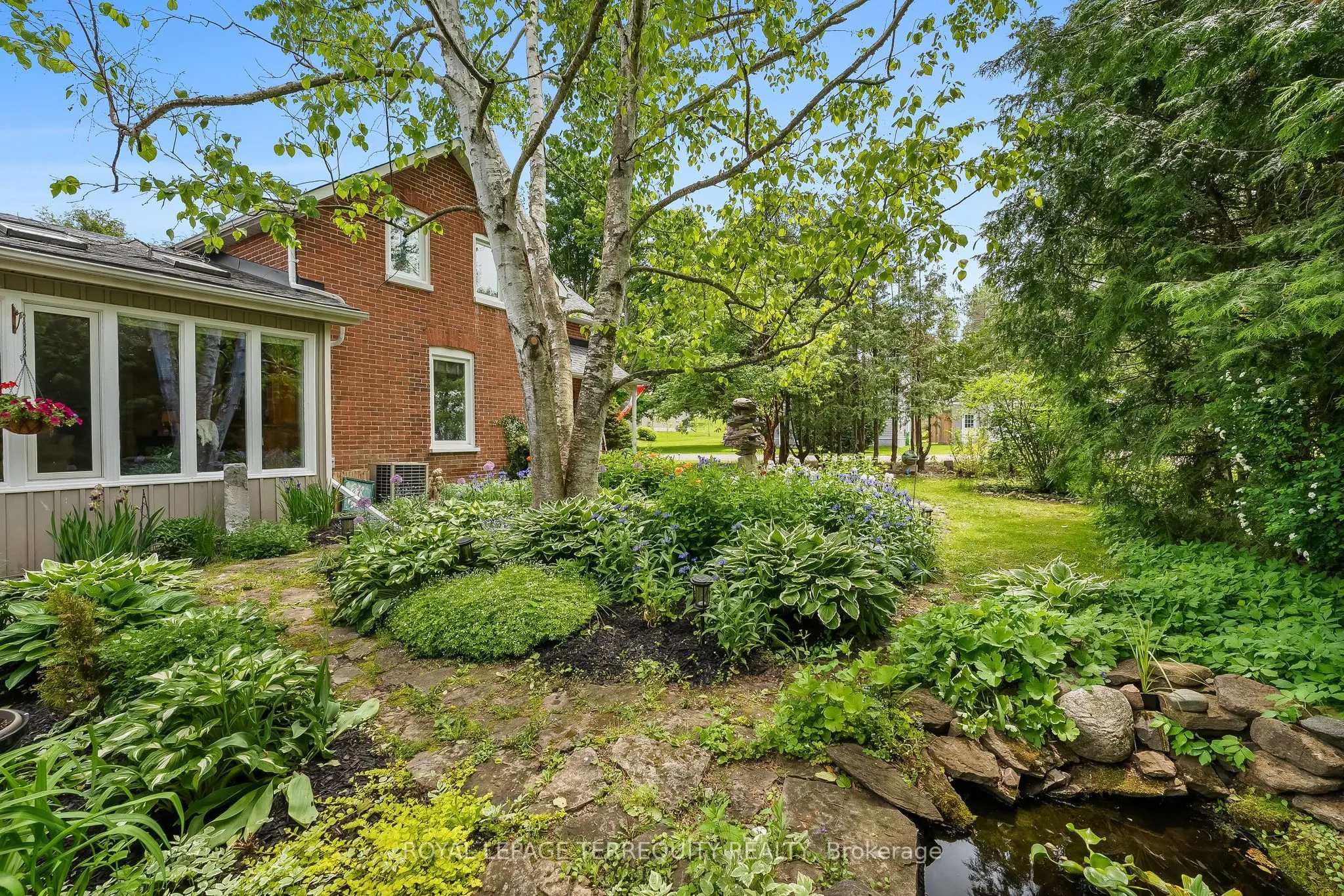 21 Concession Street E