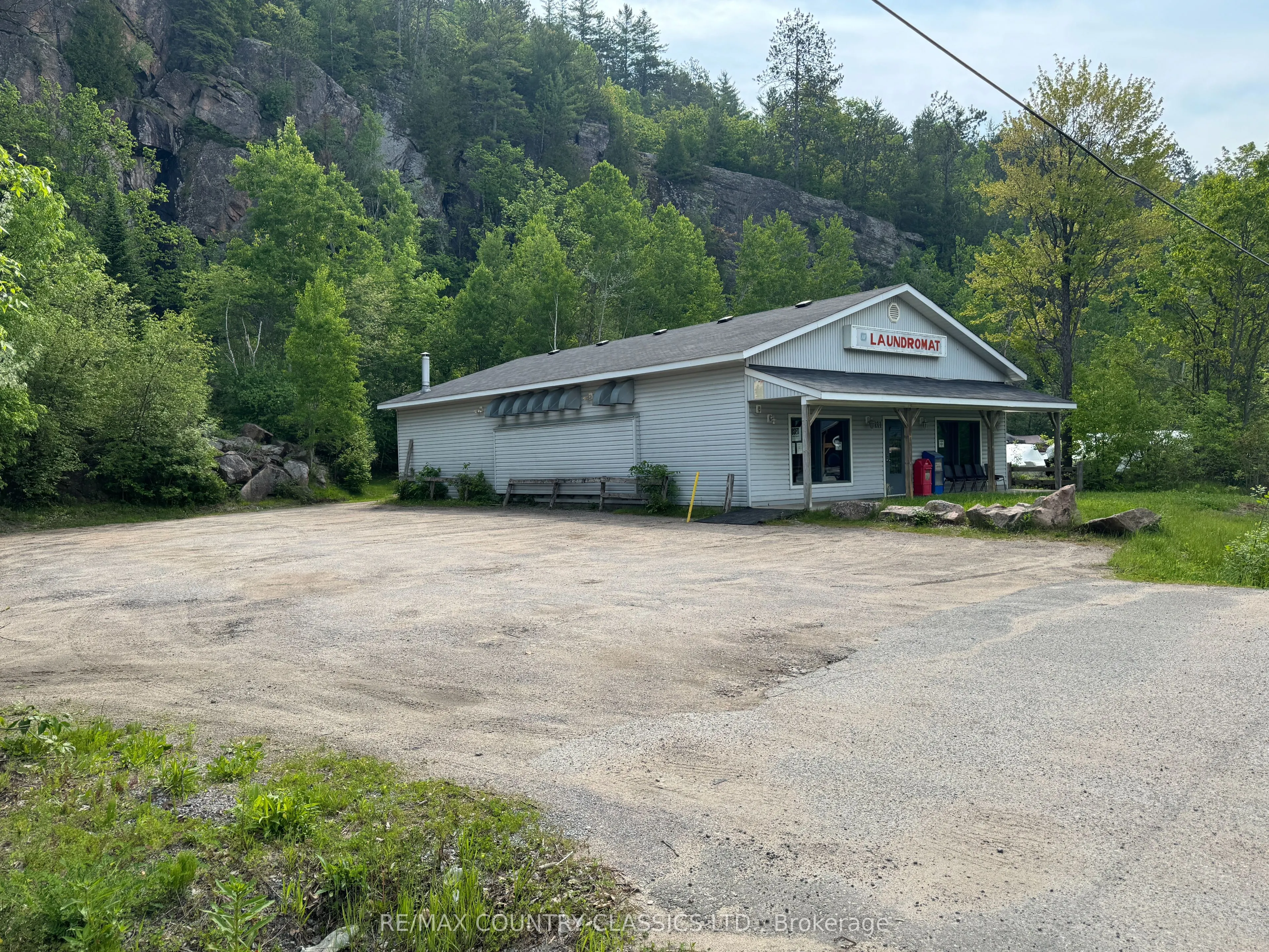 211 Hastings Street N