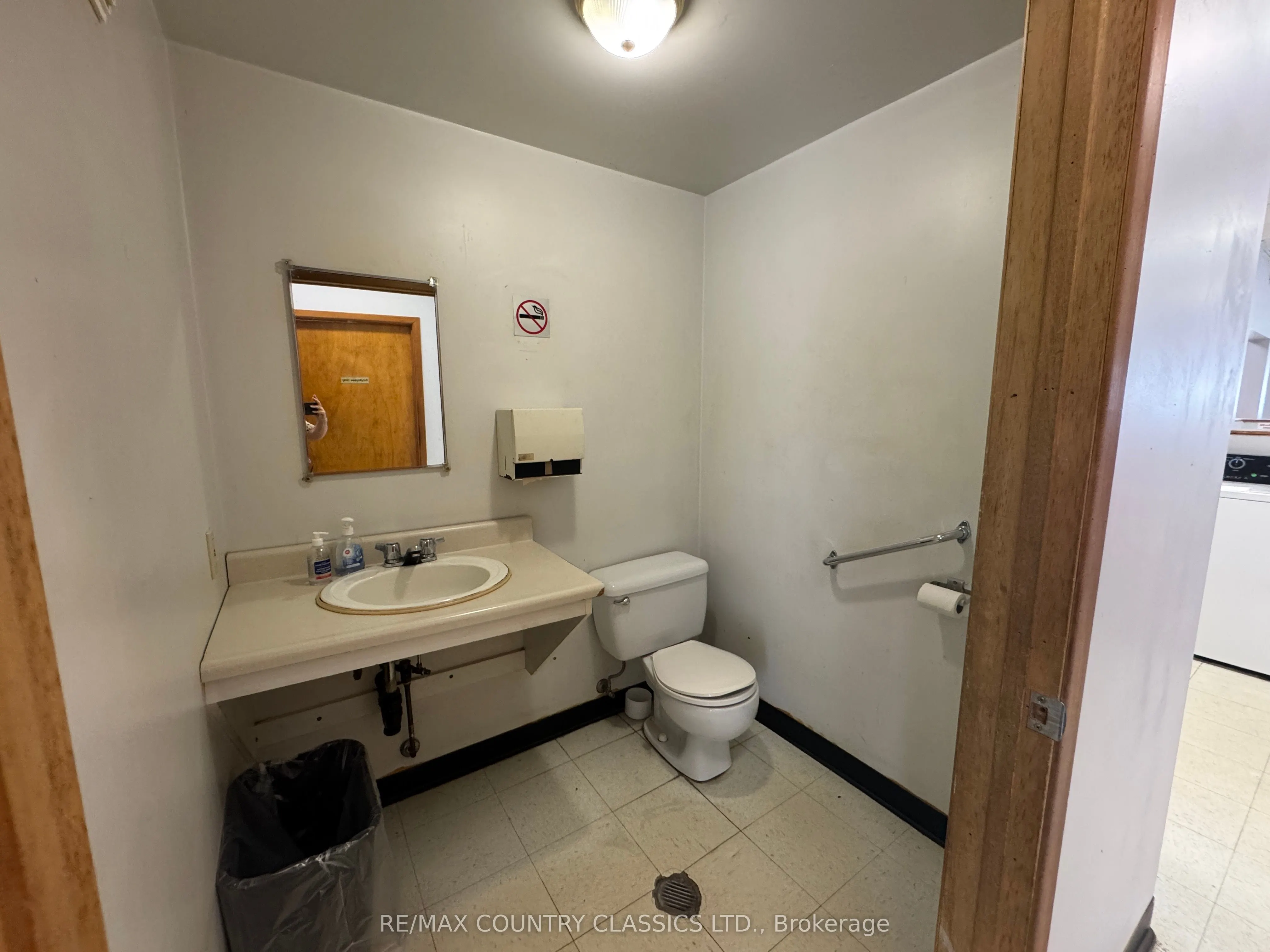 211 Hastings Street N