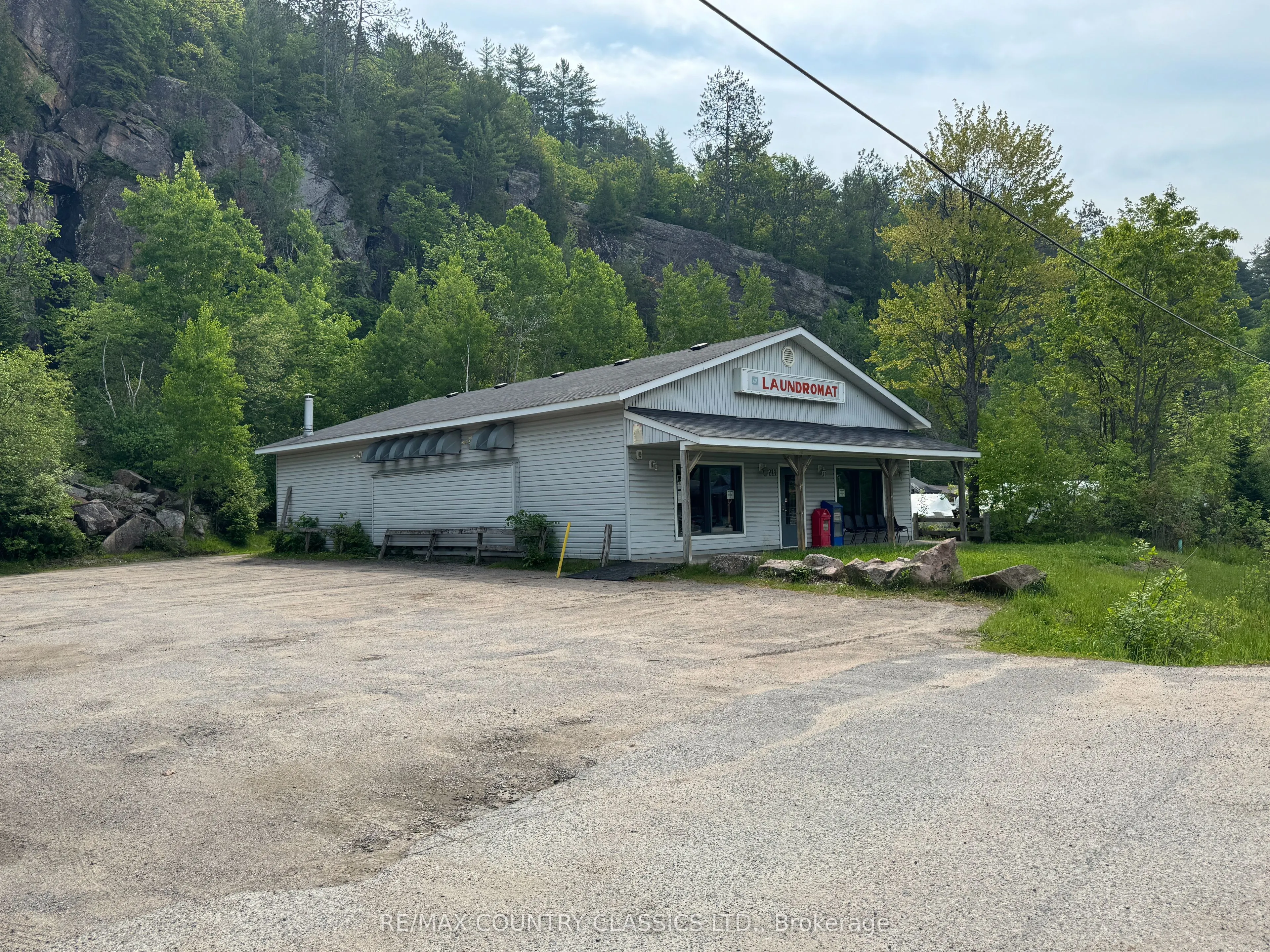 211 Hastings Street N
