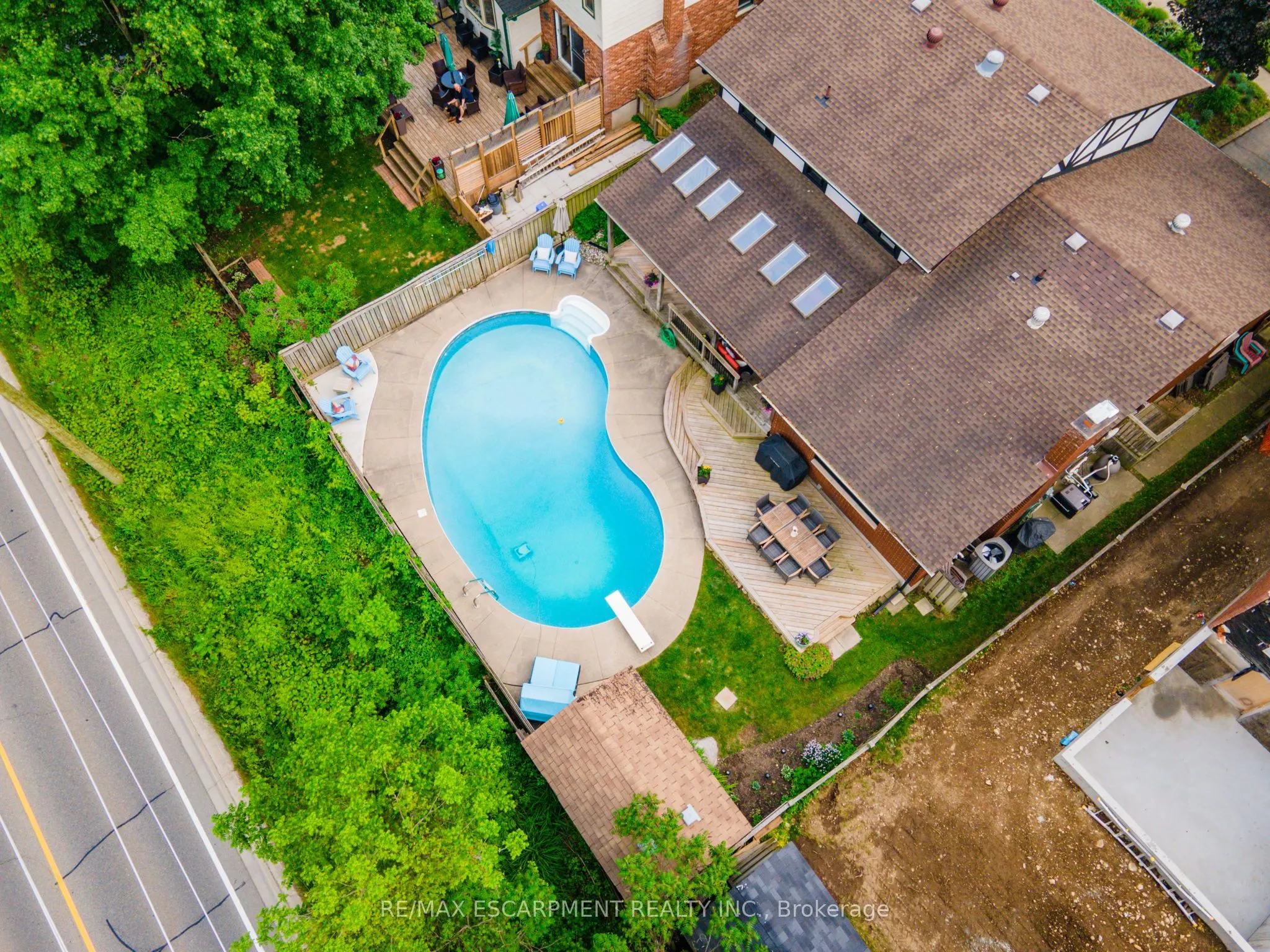 98 Esther Avenue