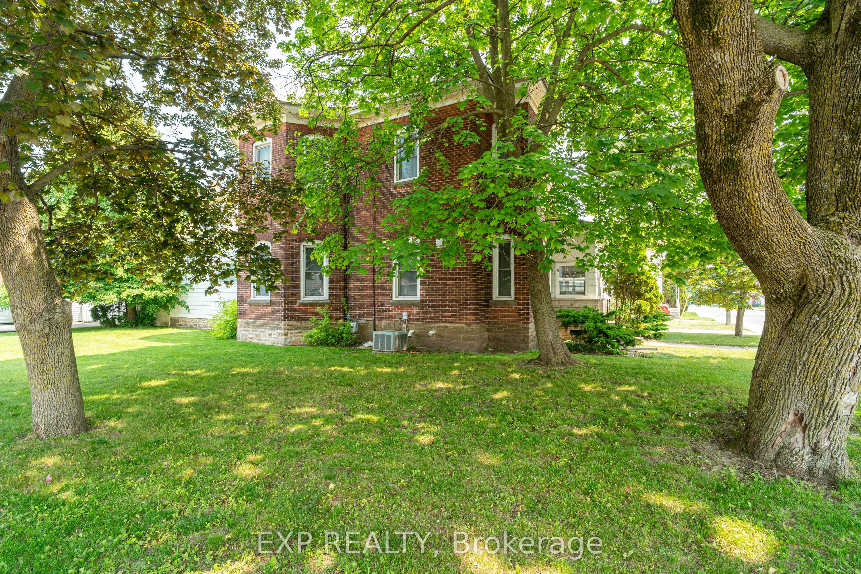 53 Elmsley Street N
