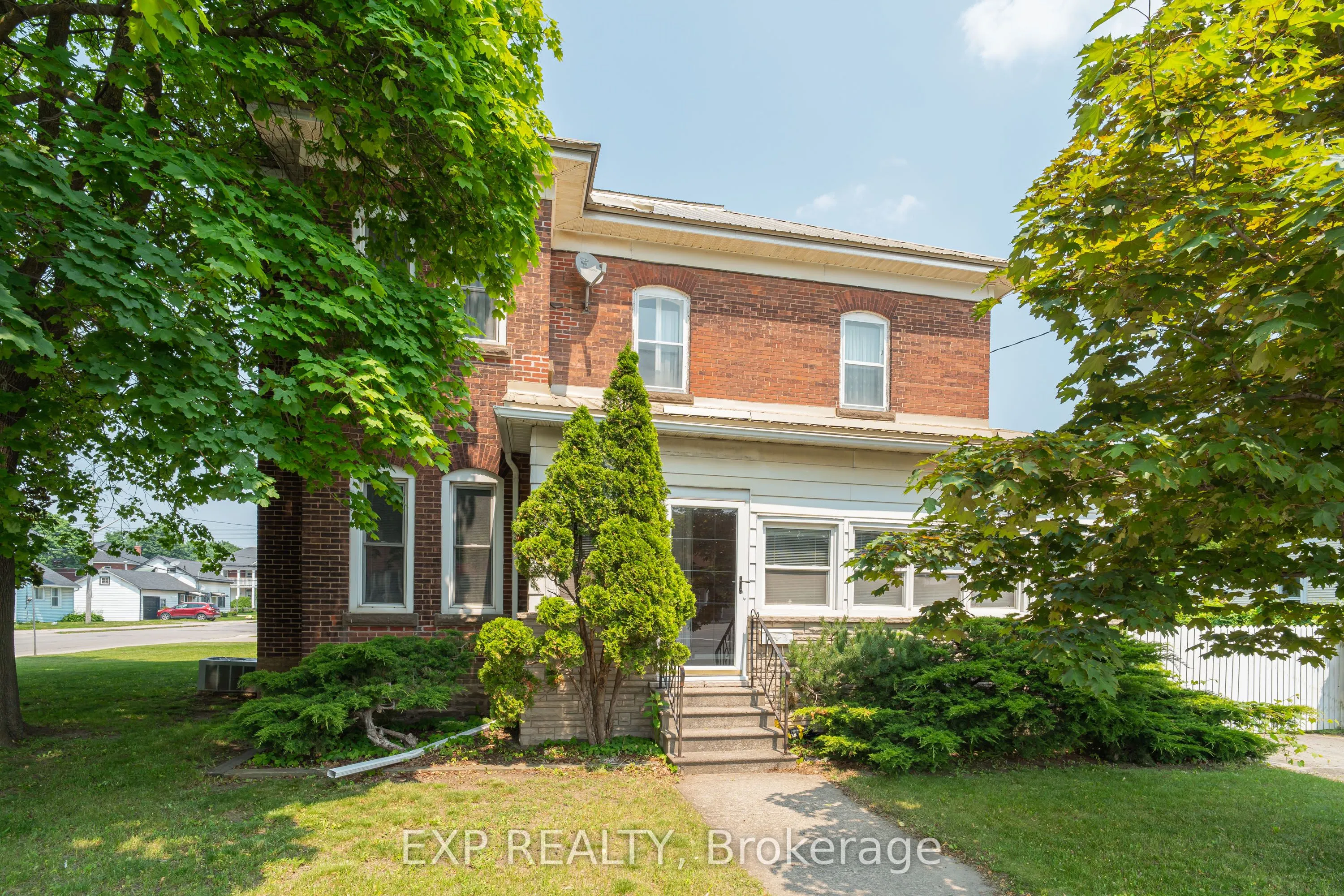 53 Elmsley Street N