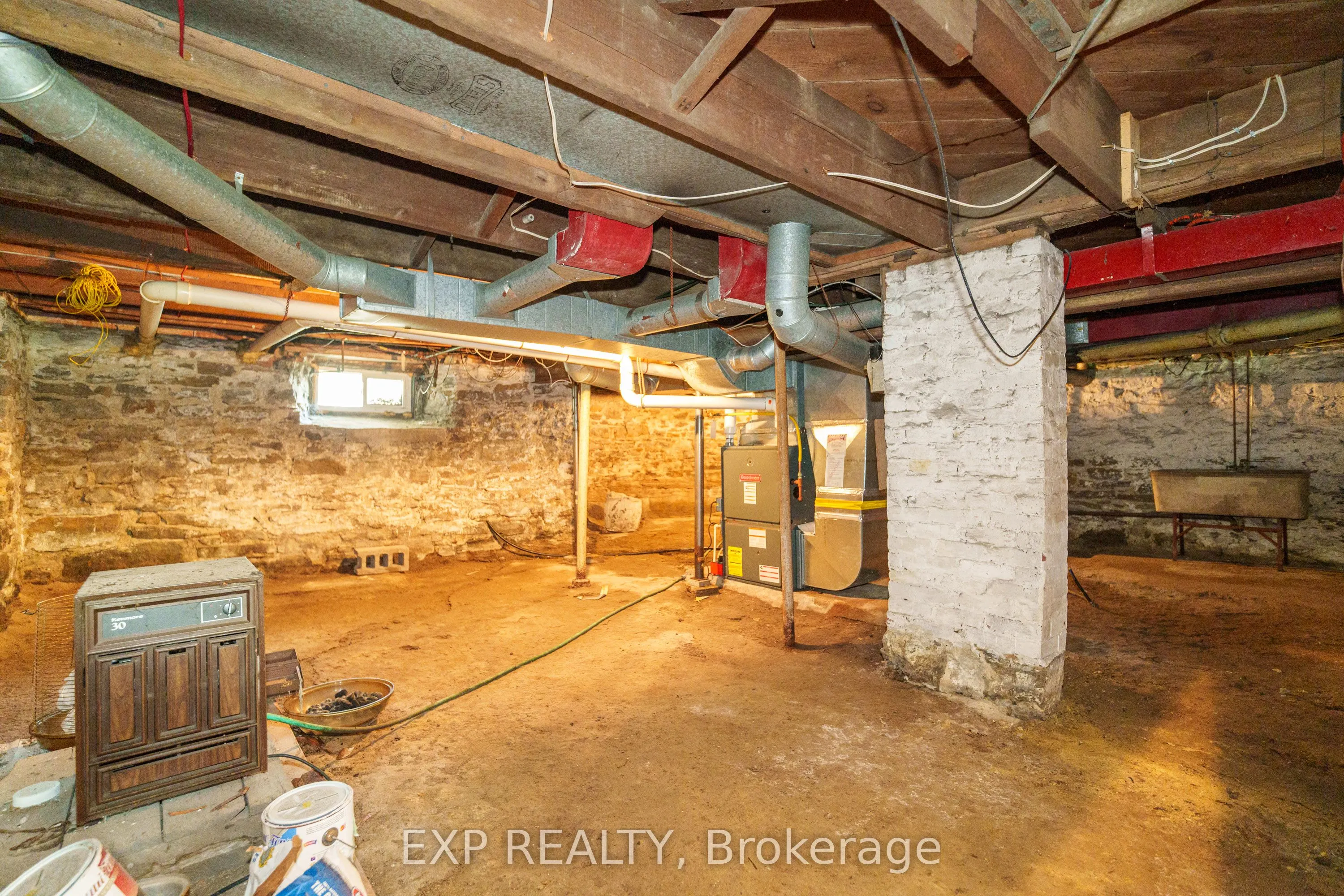 53 Elmsley Street N