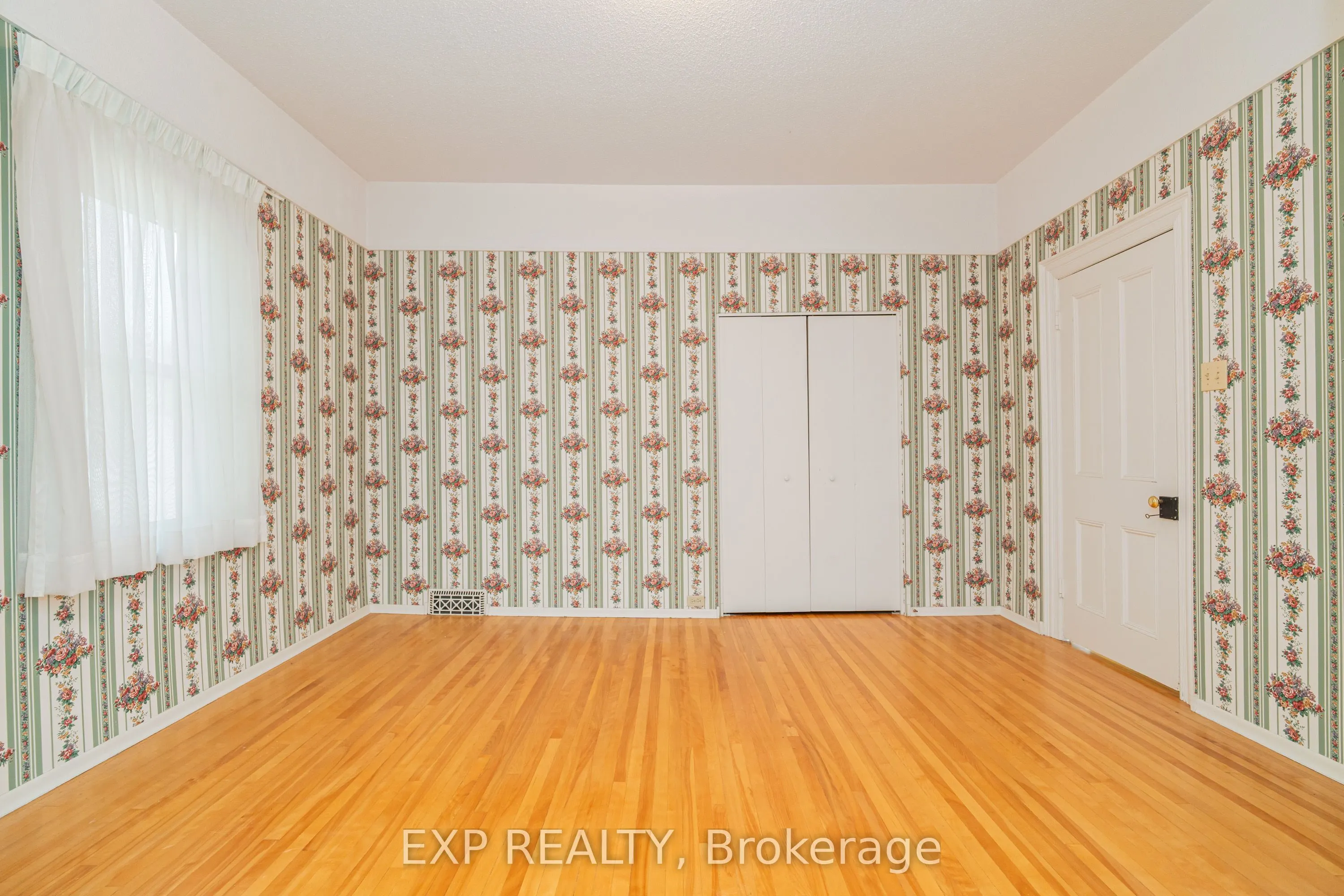 53 Elmsley Street N