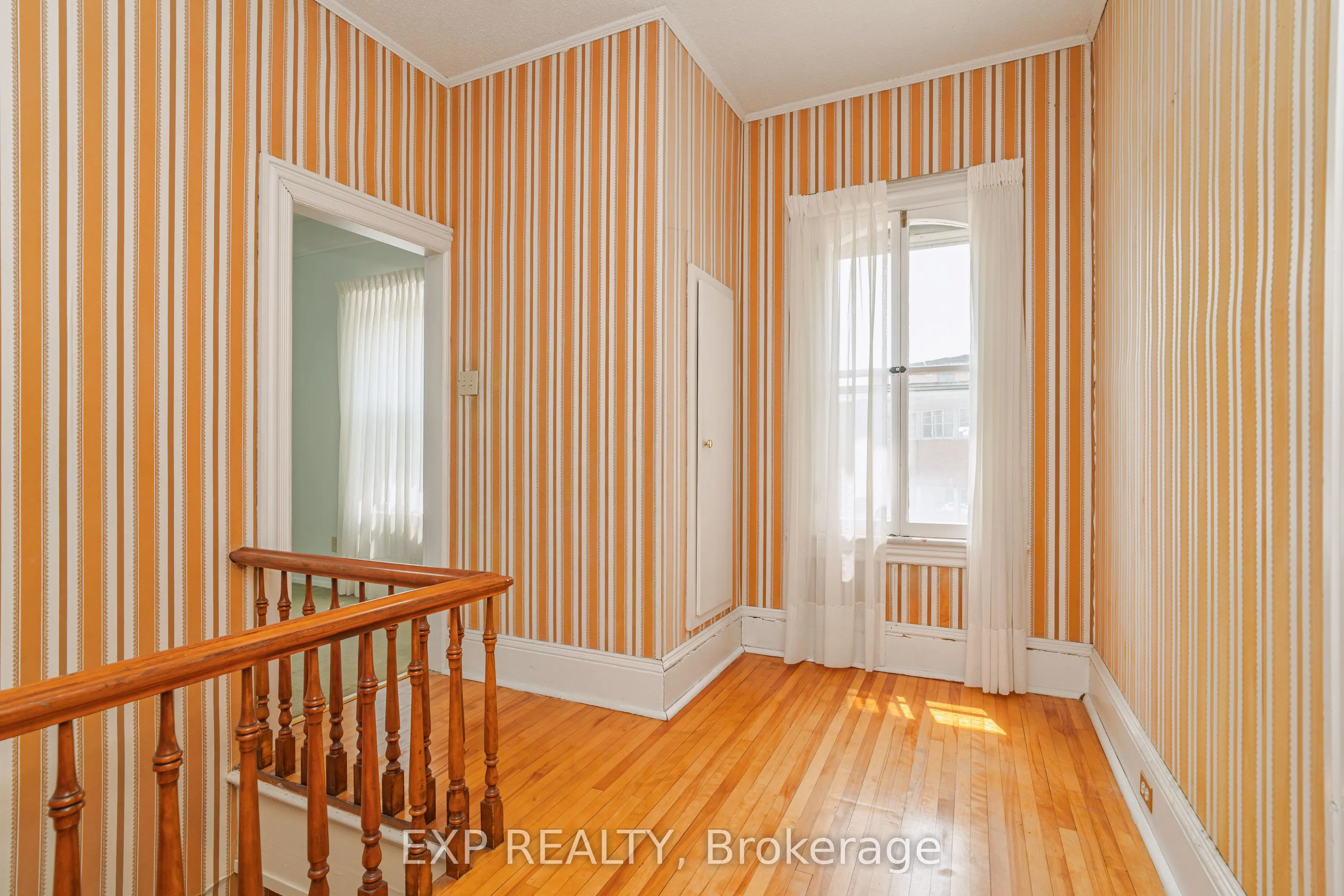 53 Elmsley Street N