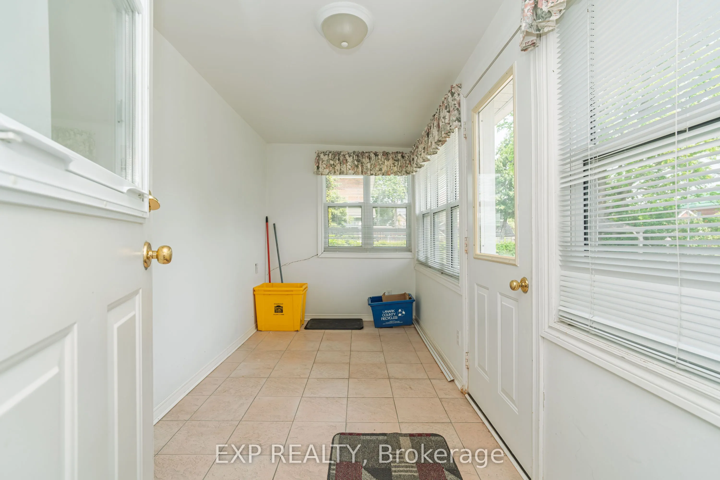 53 Elmsley Street N