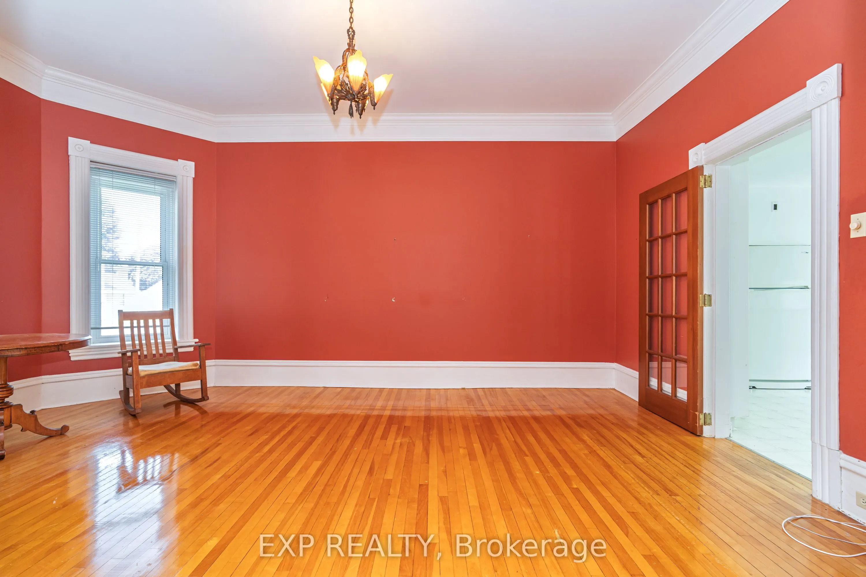 53 Elmsley Street N