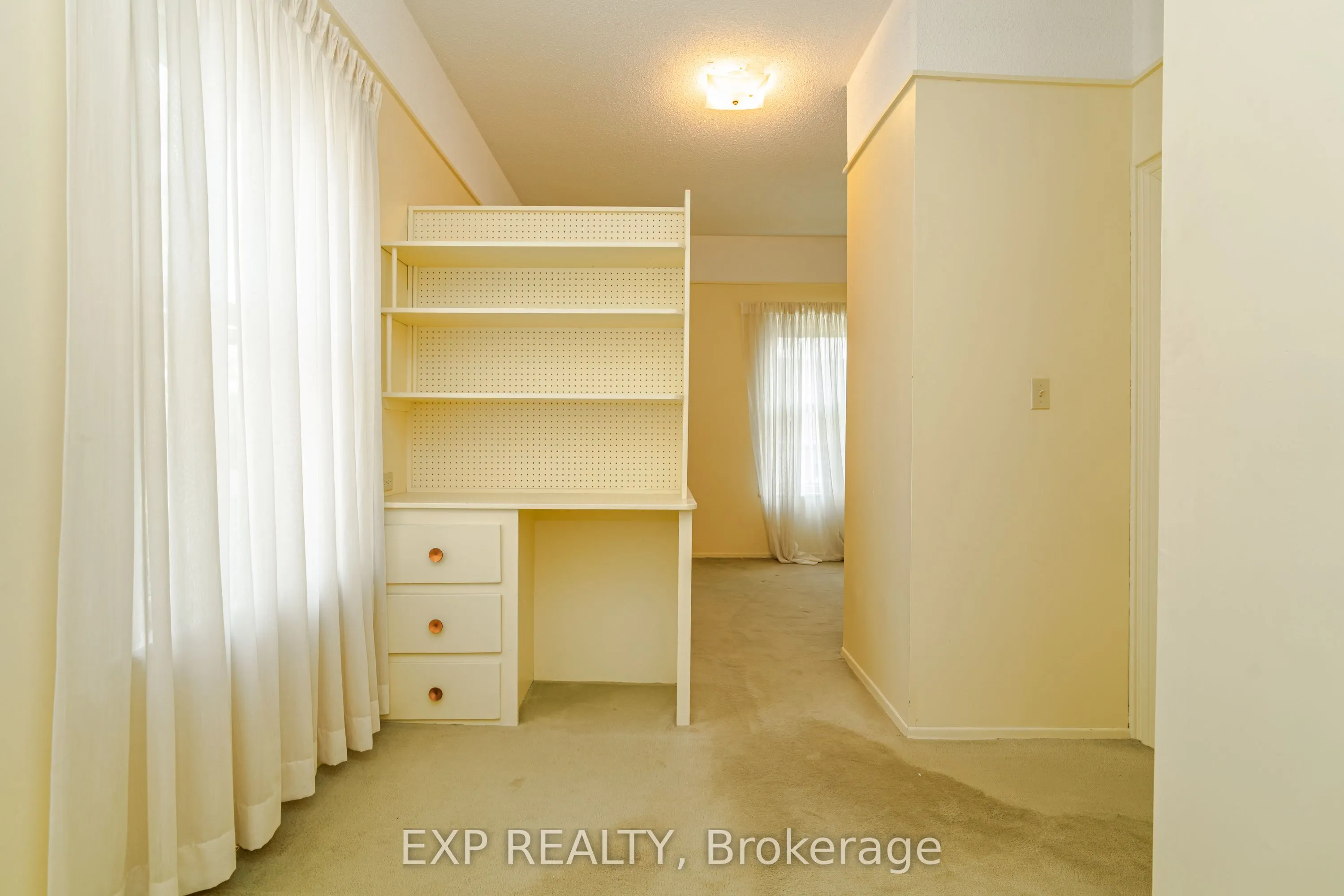 53 Elmsley Street N