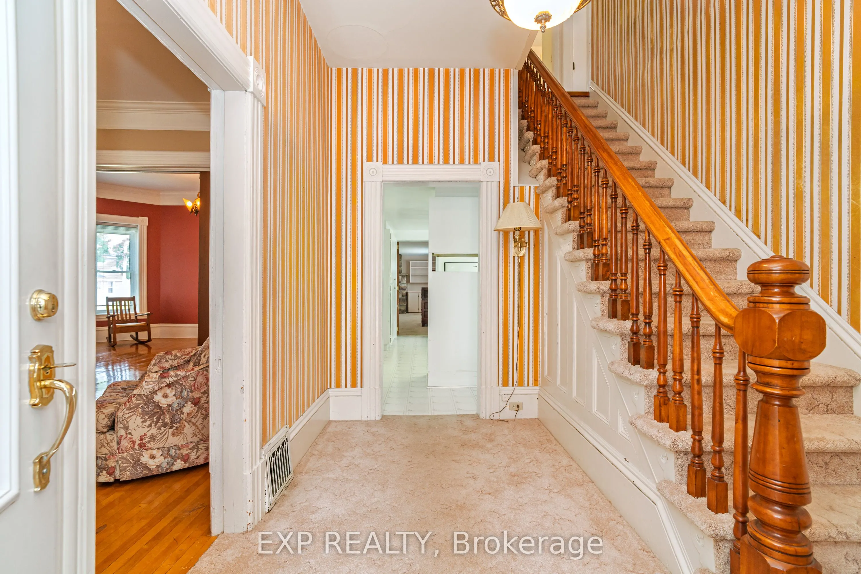 53 Elmsley Street N