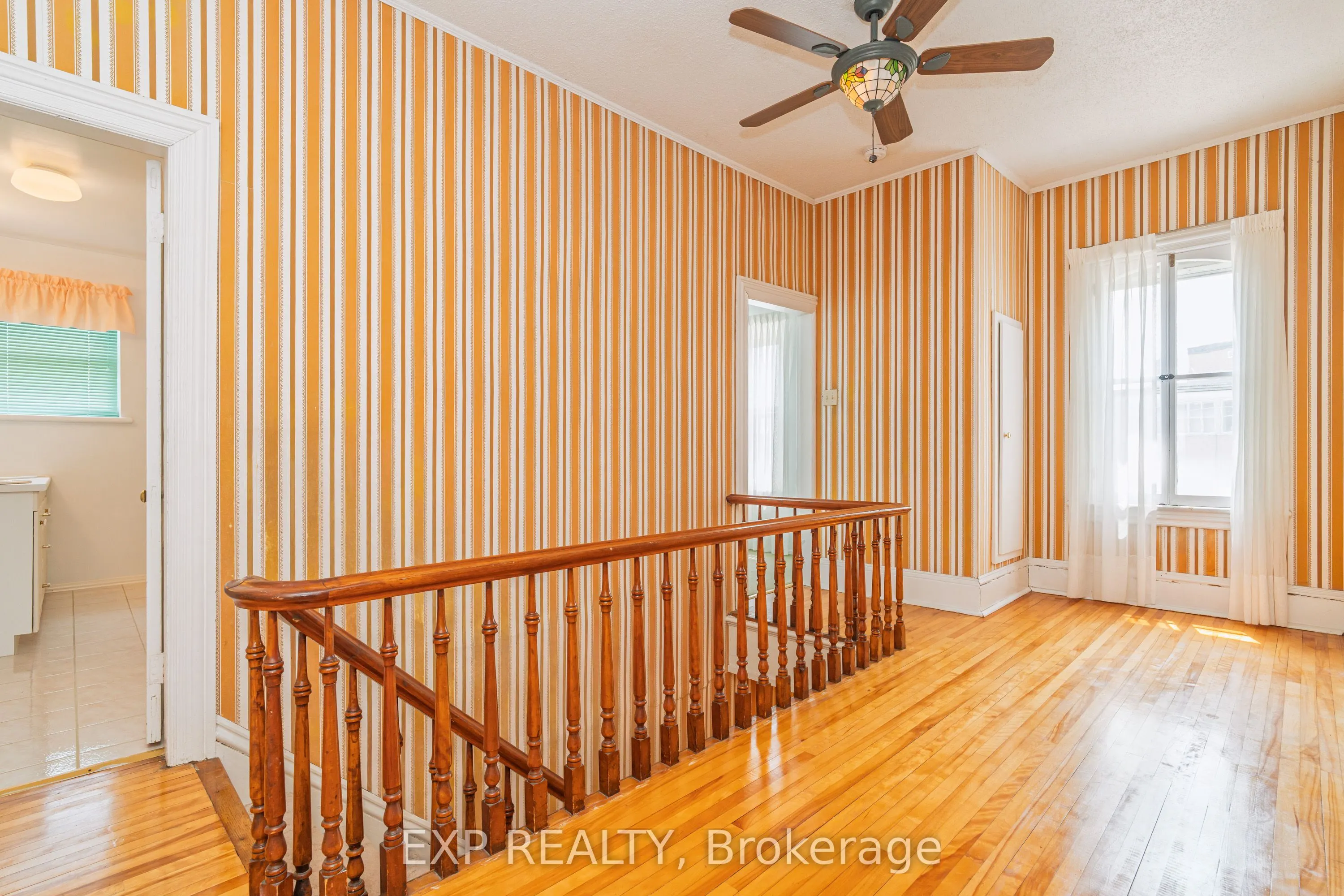 53 Elmsley Street N