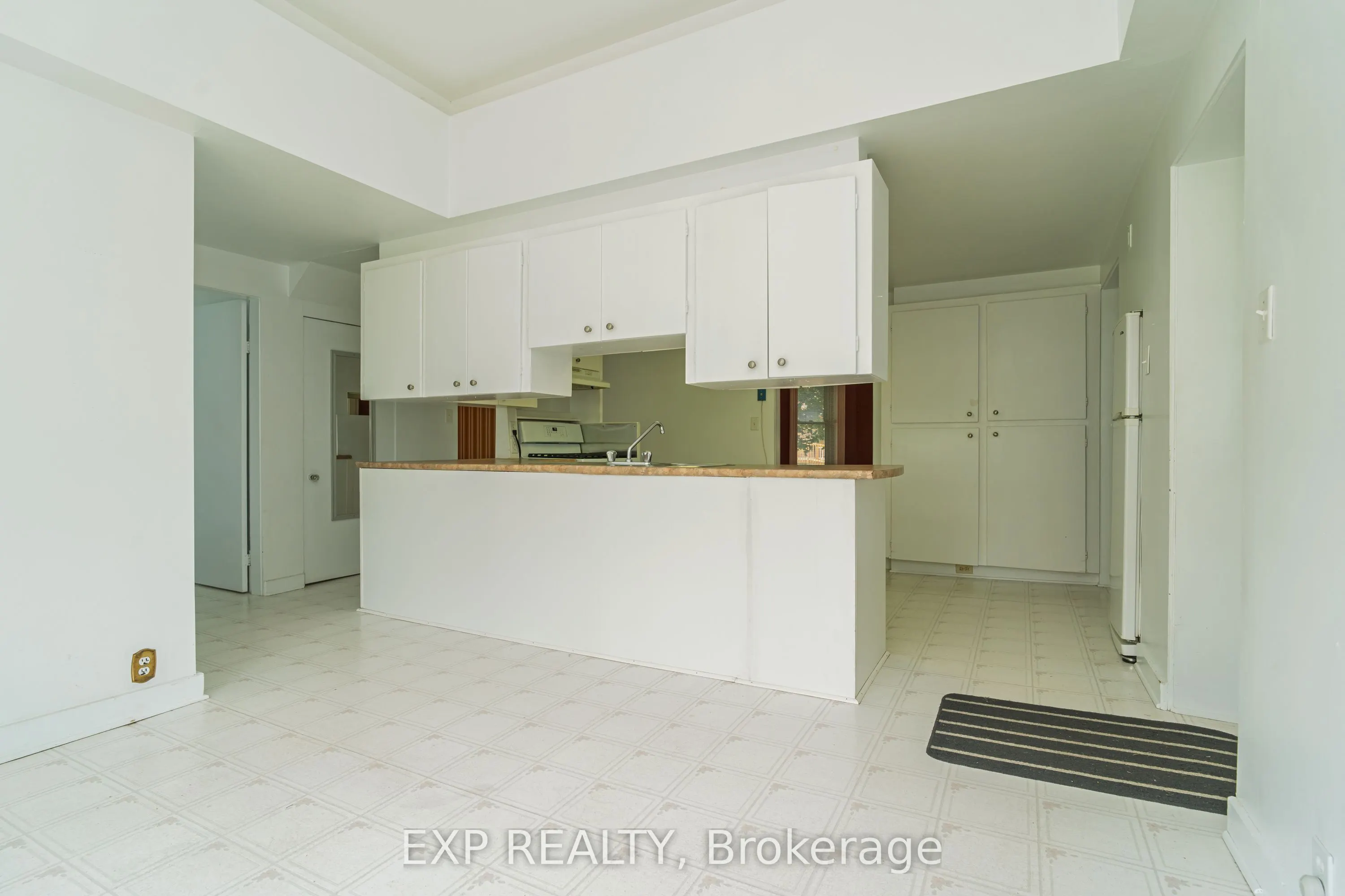 53 Elmsley Street N