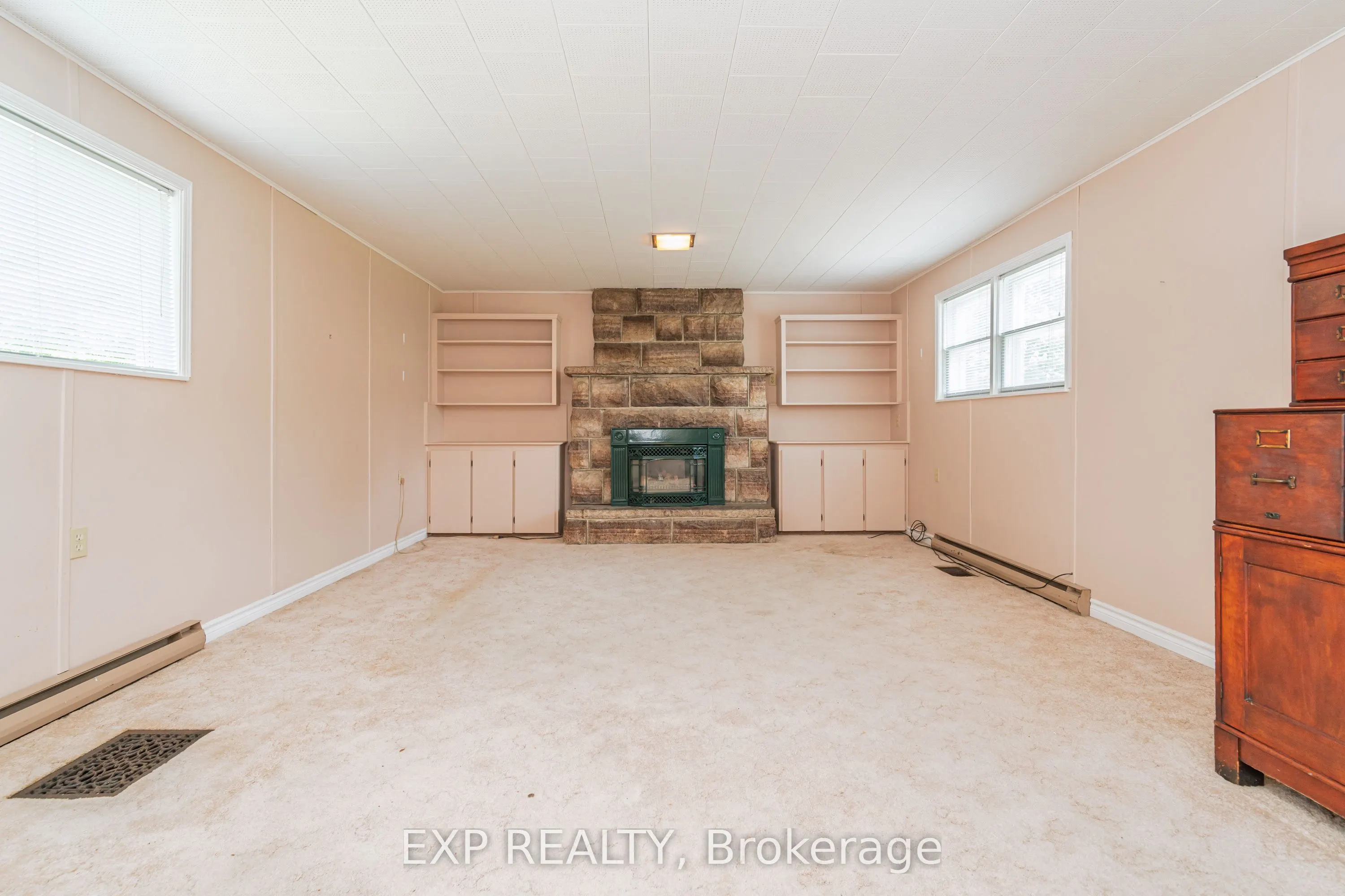 53 Elmsley Street N