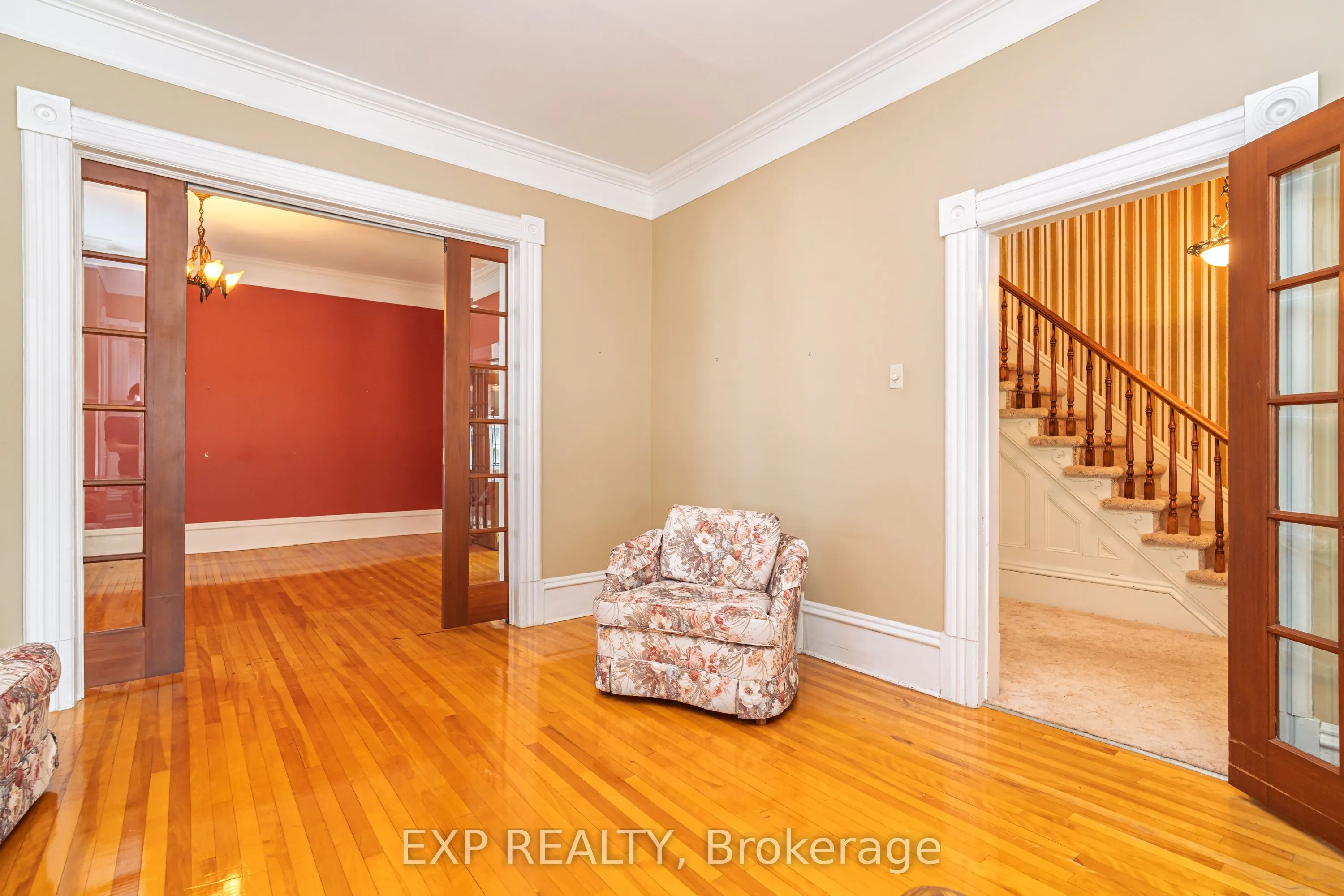 53 Elmsley Street N