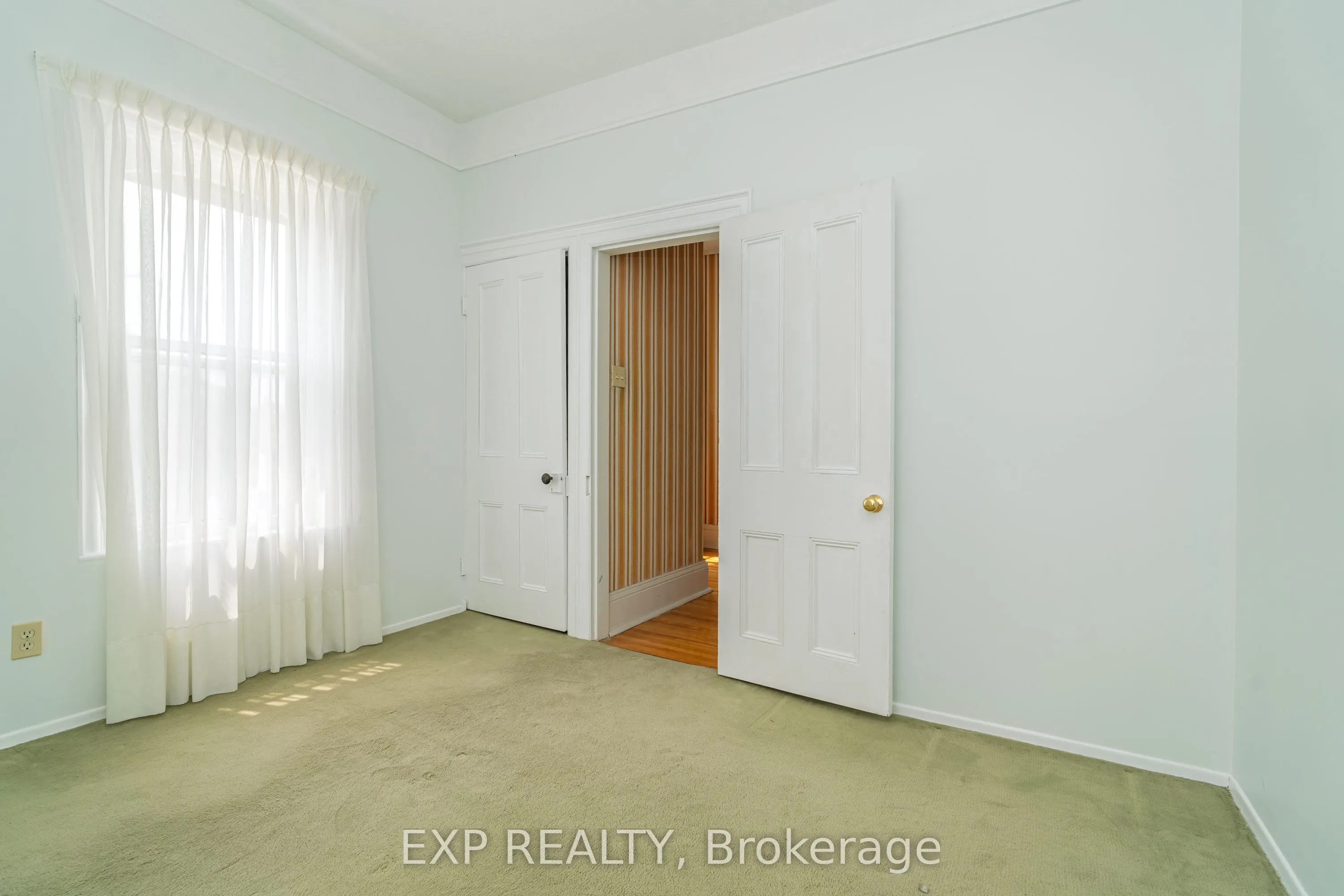 53 Elmsley Street N