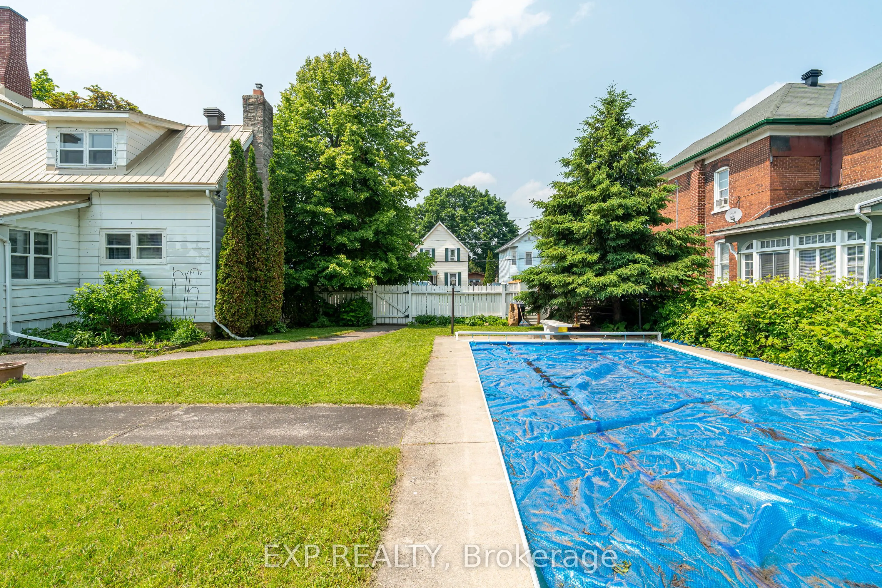 53 Elmsley Street N