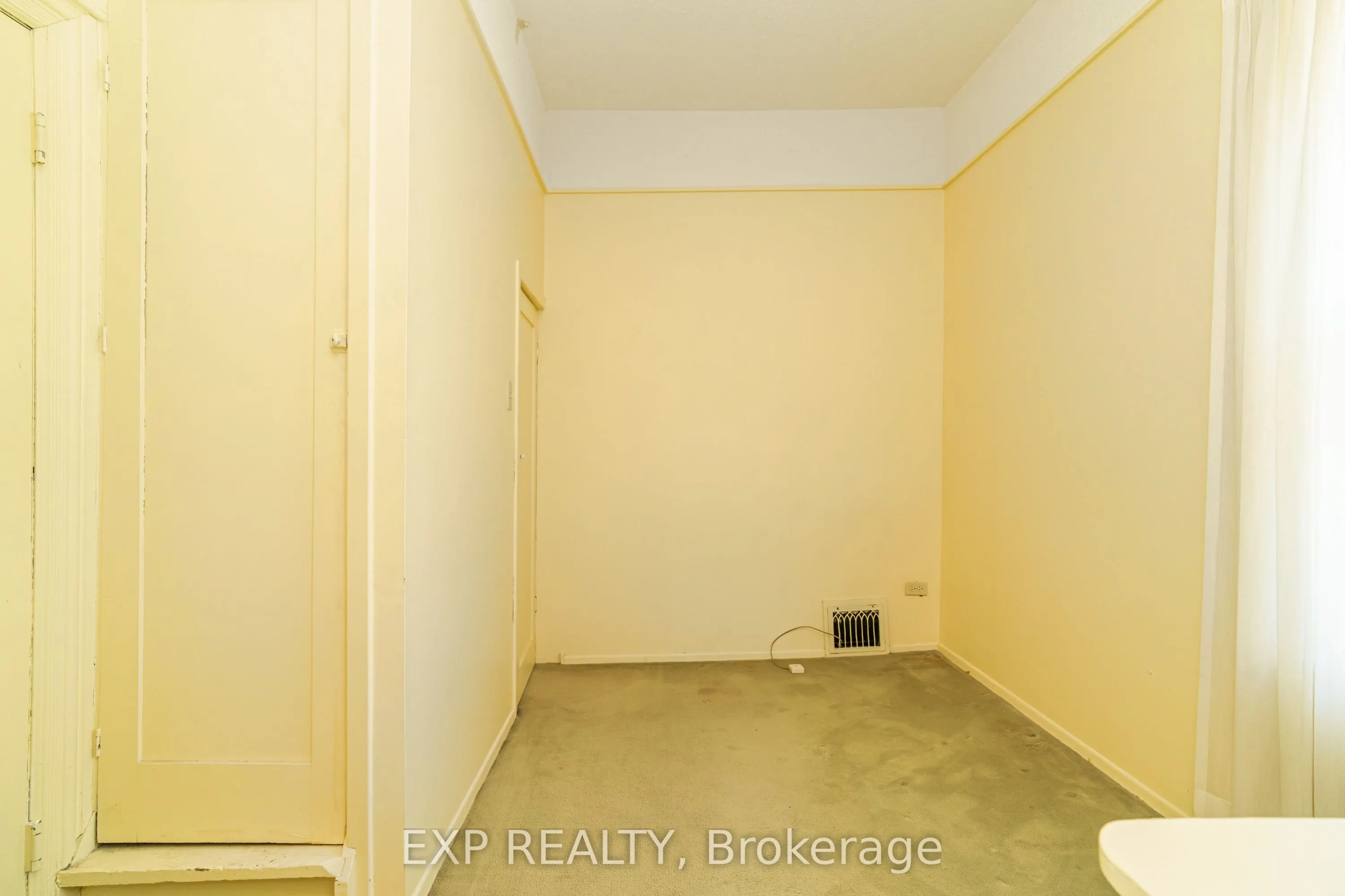 53 Elmsley Street N