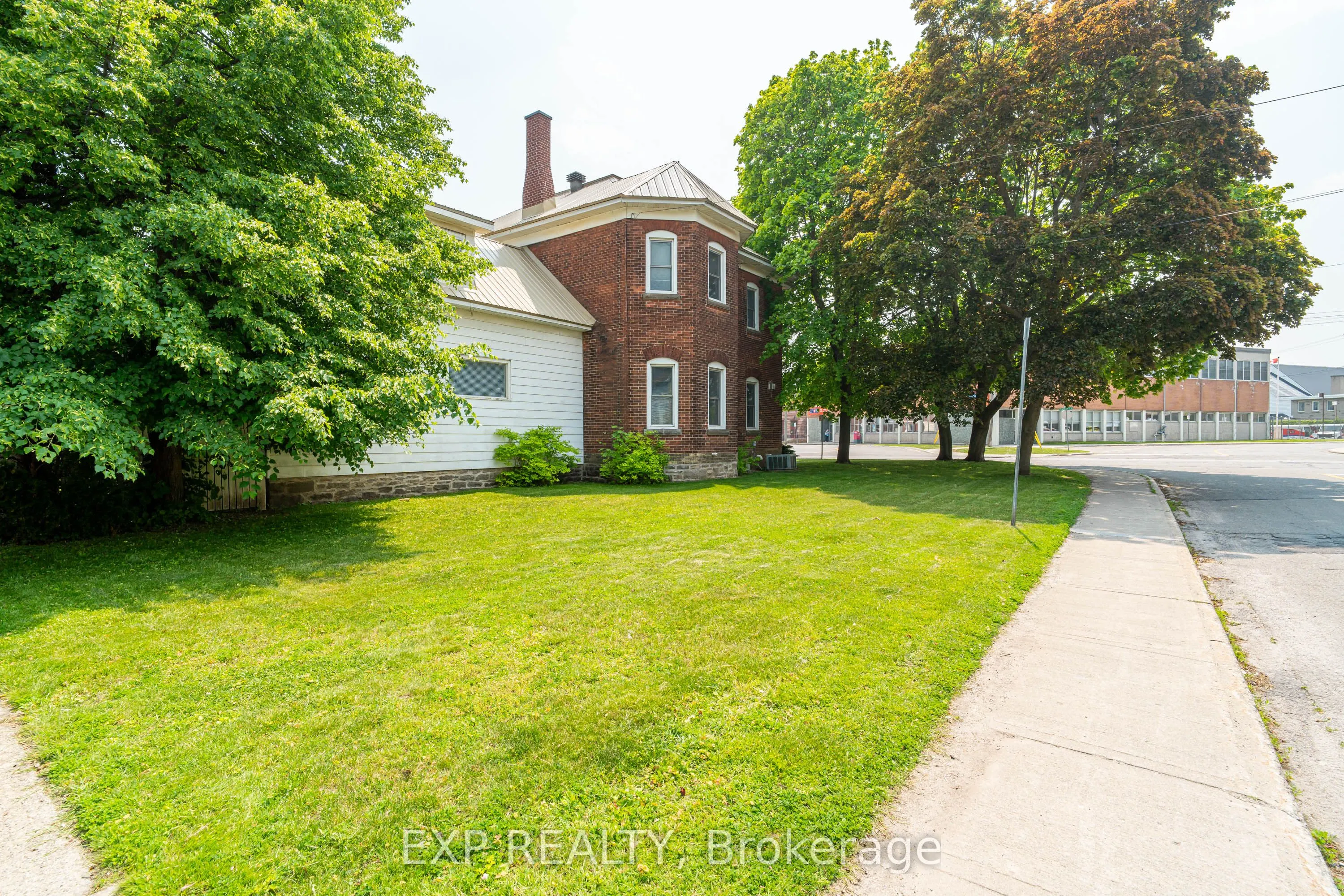 53 Elmsley Street N